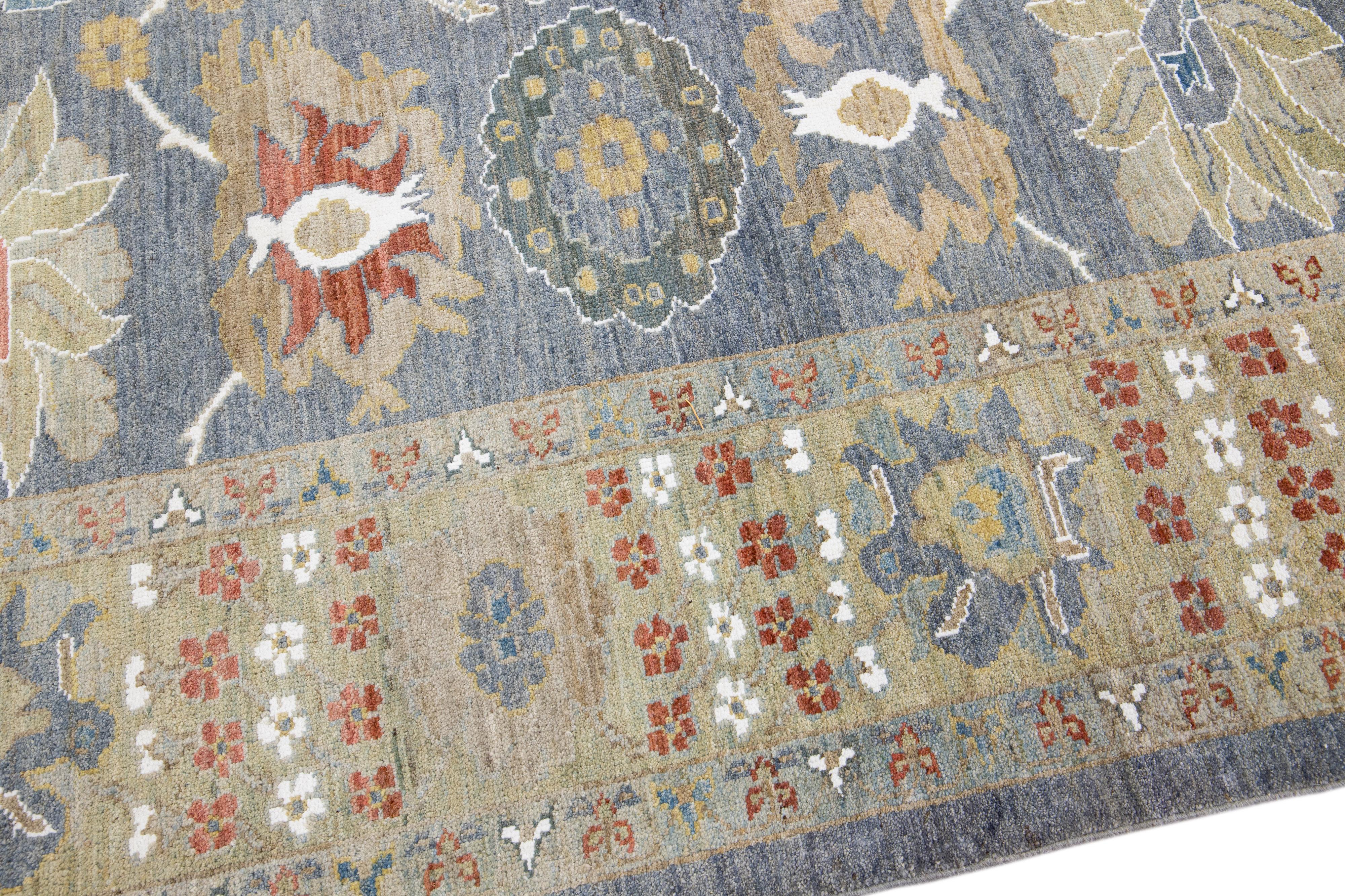 Lana Tappeto contemporaneo in lana Sultanabad Rugs con motivo floreale fatto a mano di colore blu in vendita