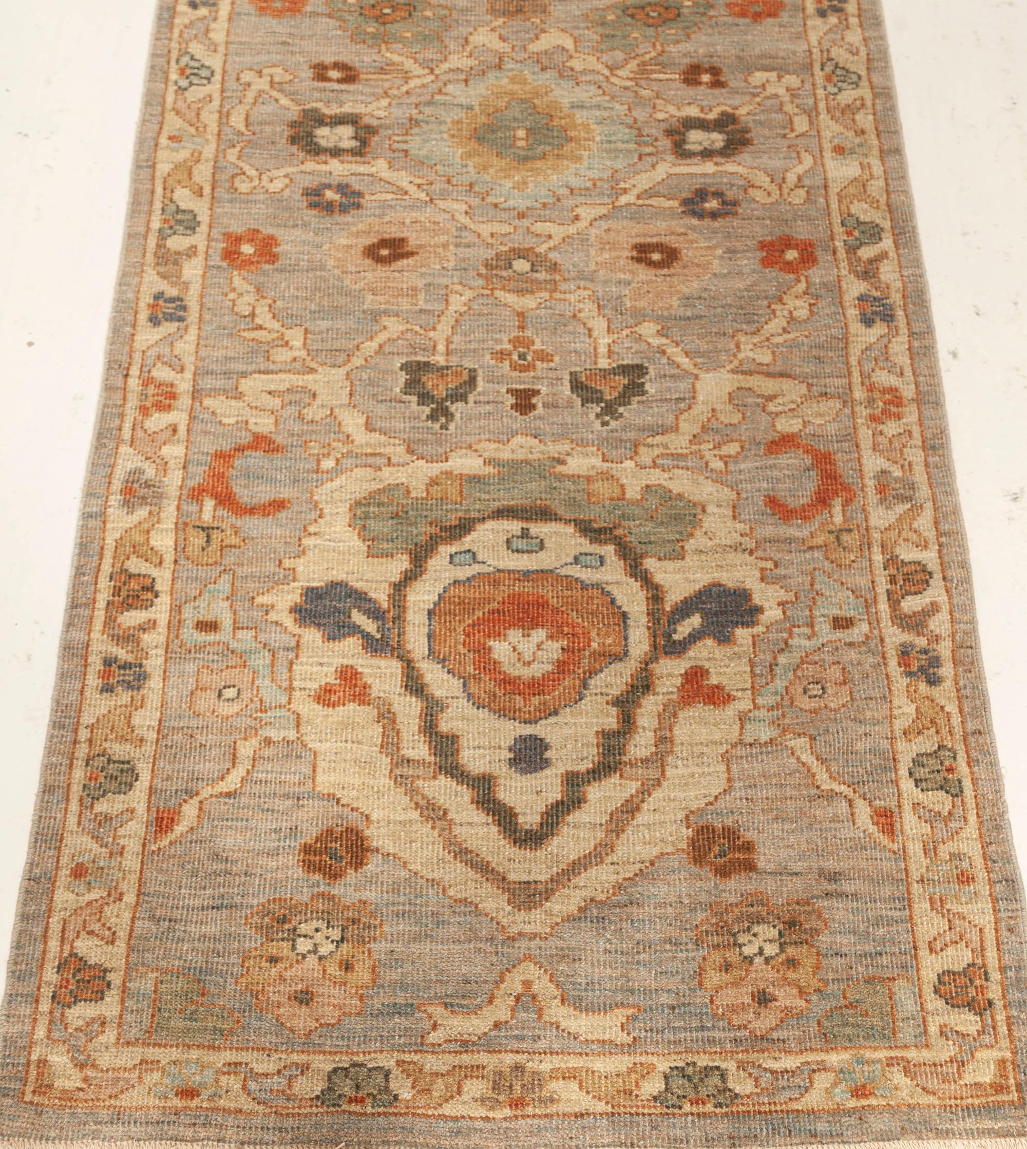 Zeitgenössischer Sultanabad Design-Läufer von Doris Leslie Blau (Persisch) im Angebot