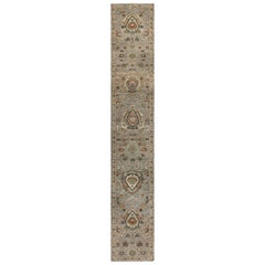 Zeitgenössischer Sultanabad Design-Läufer von Doris Leslie Blau