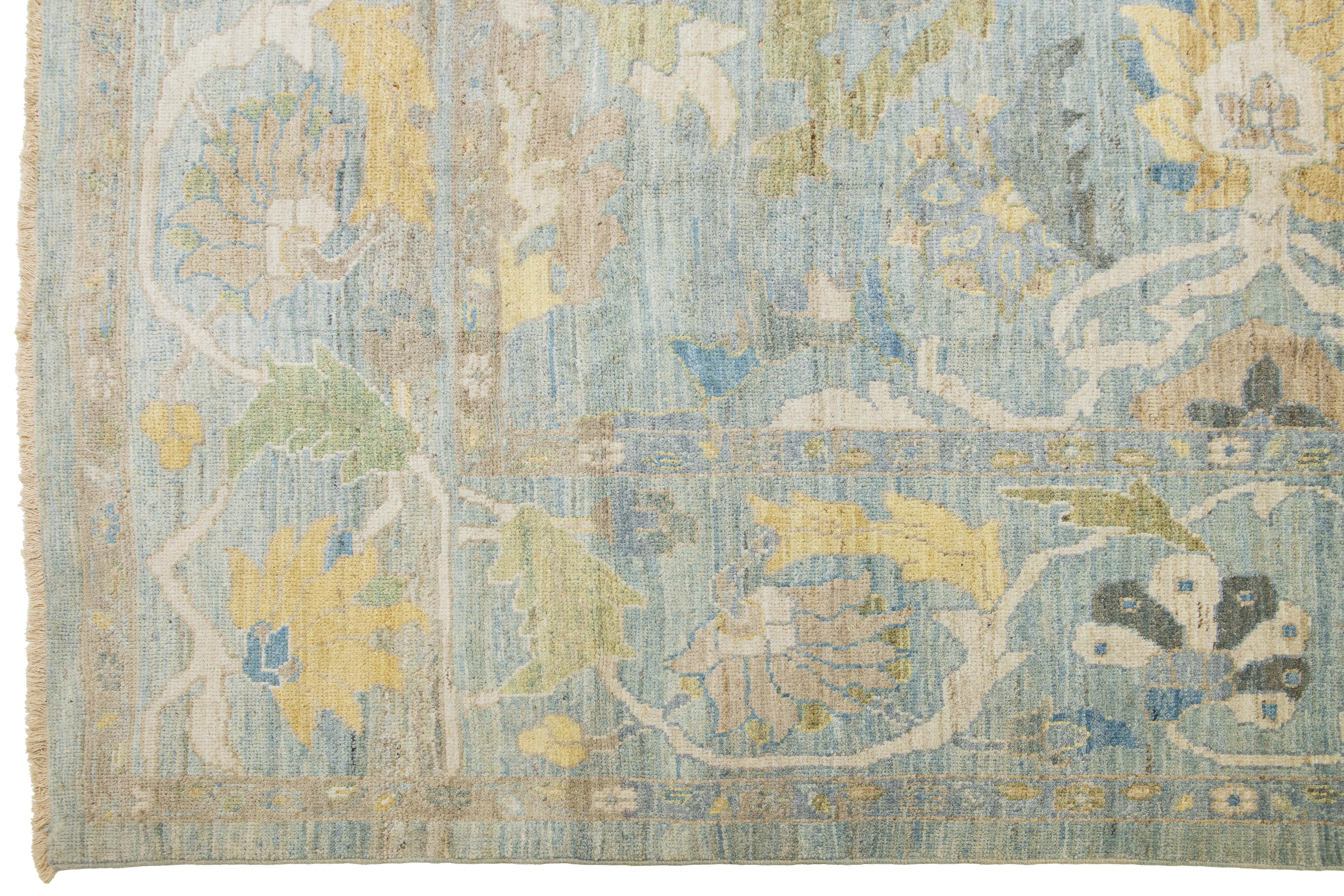 Apadana's Contemporary Sultanabad Designed Wool Rug Handmade In hellblau im Angebot 1