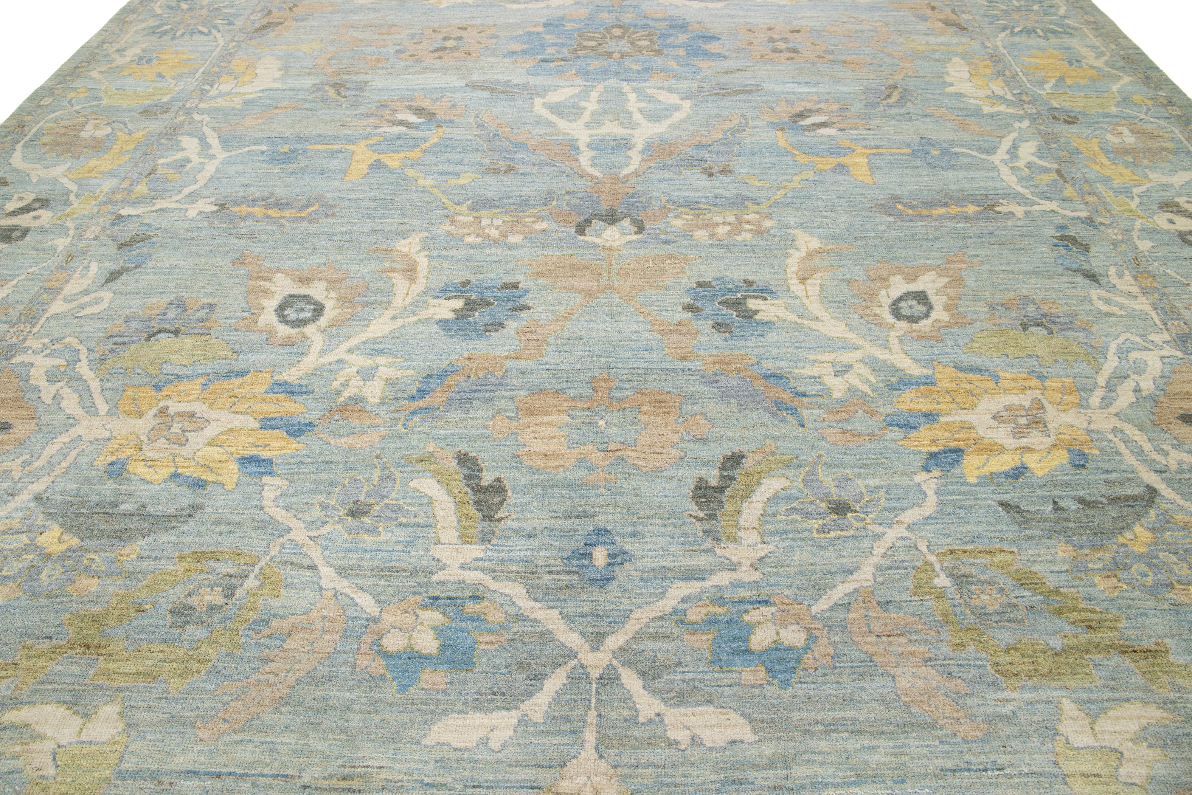 Apadana's Contemporary Sultanabad Designed Wool Rug Handmade In hellblau im Angebot 2