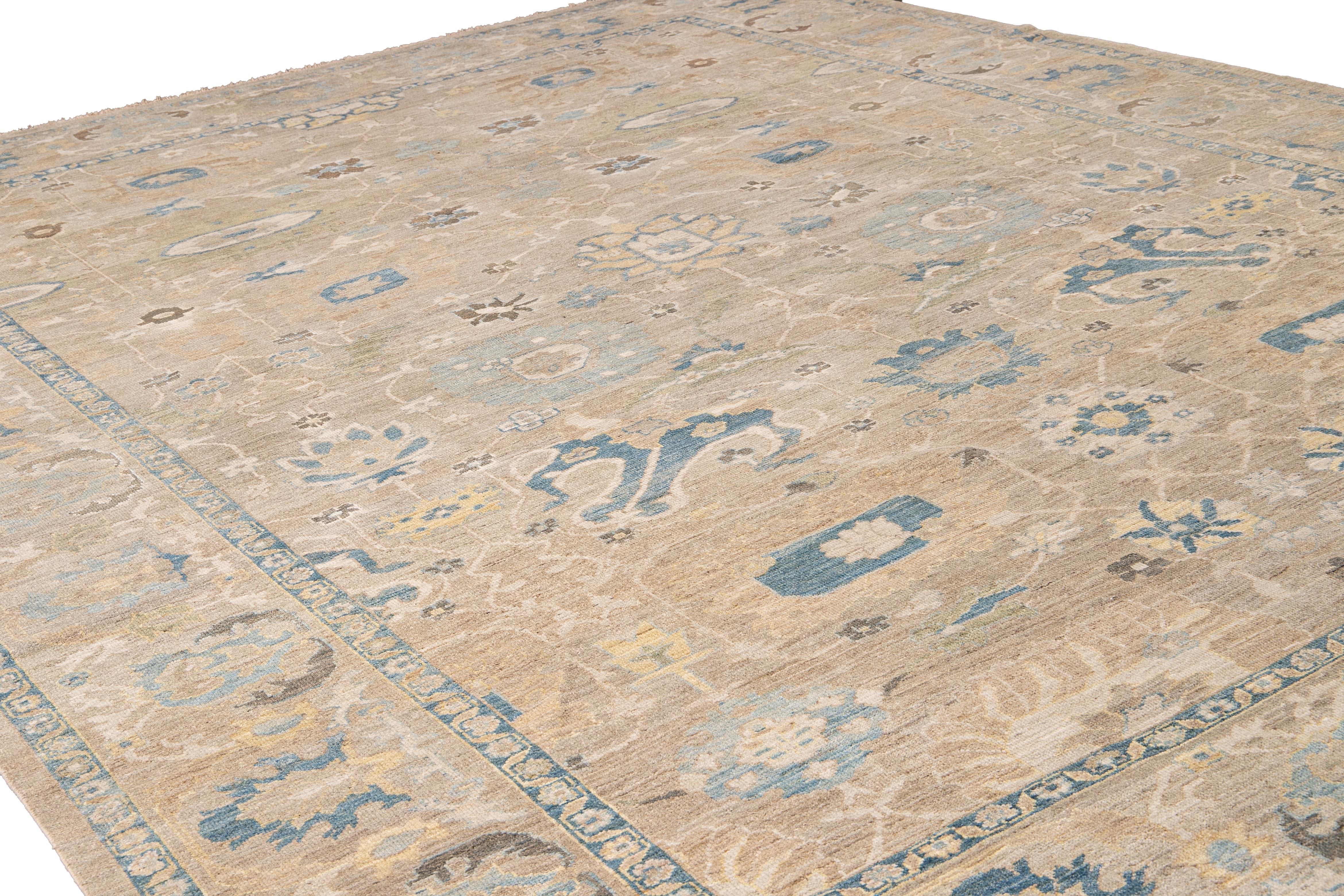 Contemporary Sultanabad Handmade Beige and Blue Floral Wool Rug In New Condition In Norwalk, CT