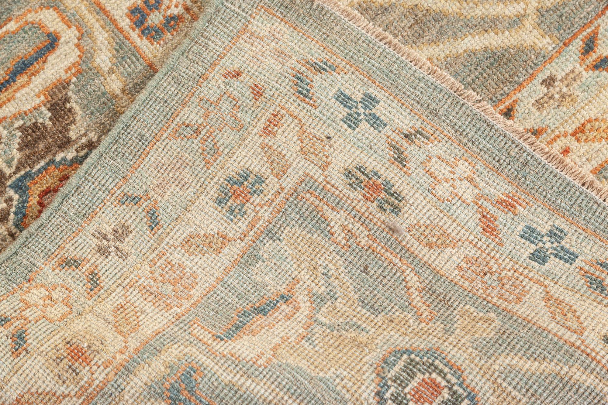 Zeitgenössischer, Sultanabad-inspirierter, handgefertigter Wollteppich von Doris Leslie Blau (Wolle) im Angebot