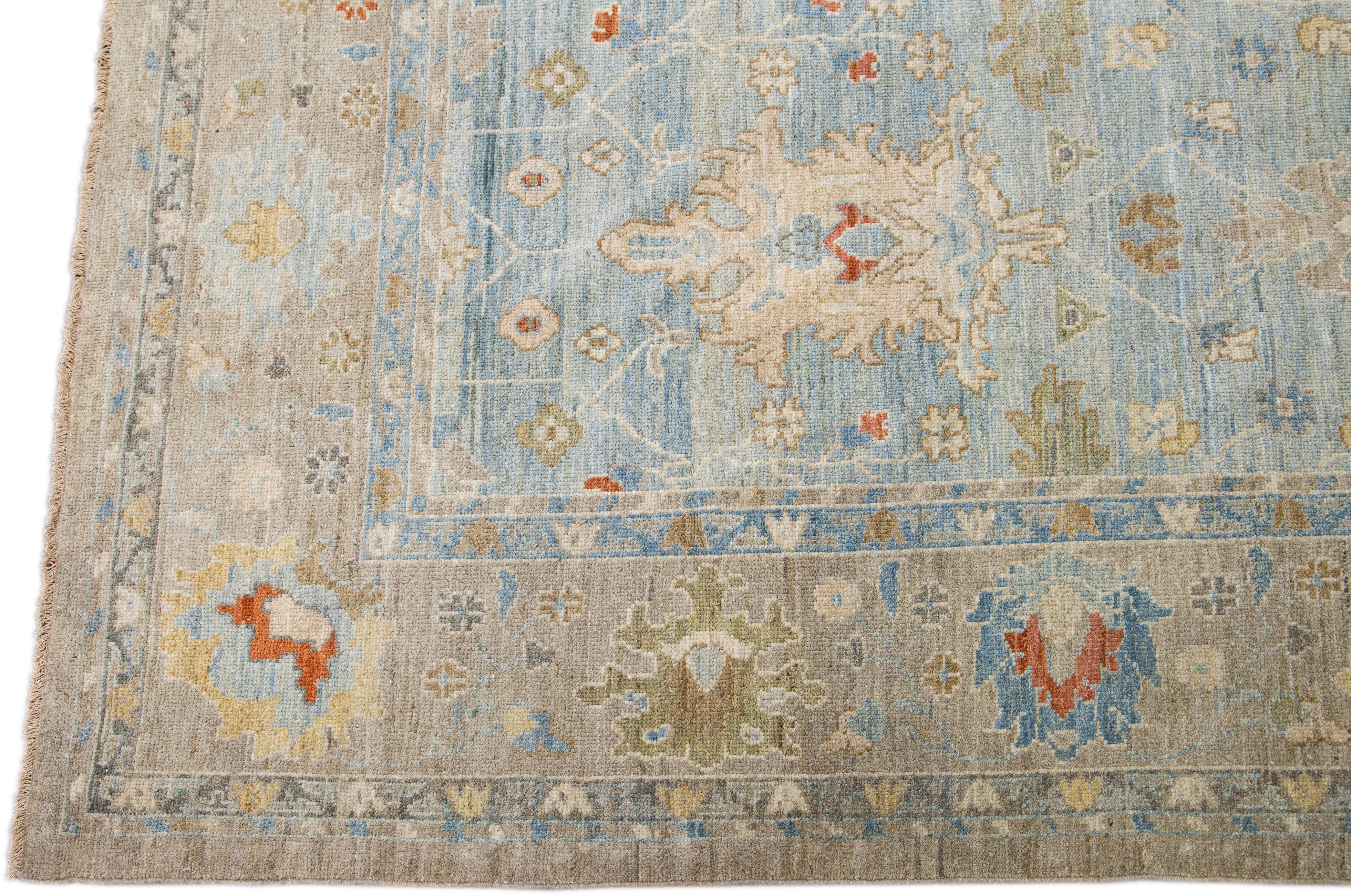 Contemporary Sultanabad Light Blue Handmade Floral Motif Wool Rug In New Condition For Sale In Norwalk, CT
