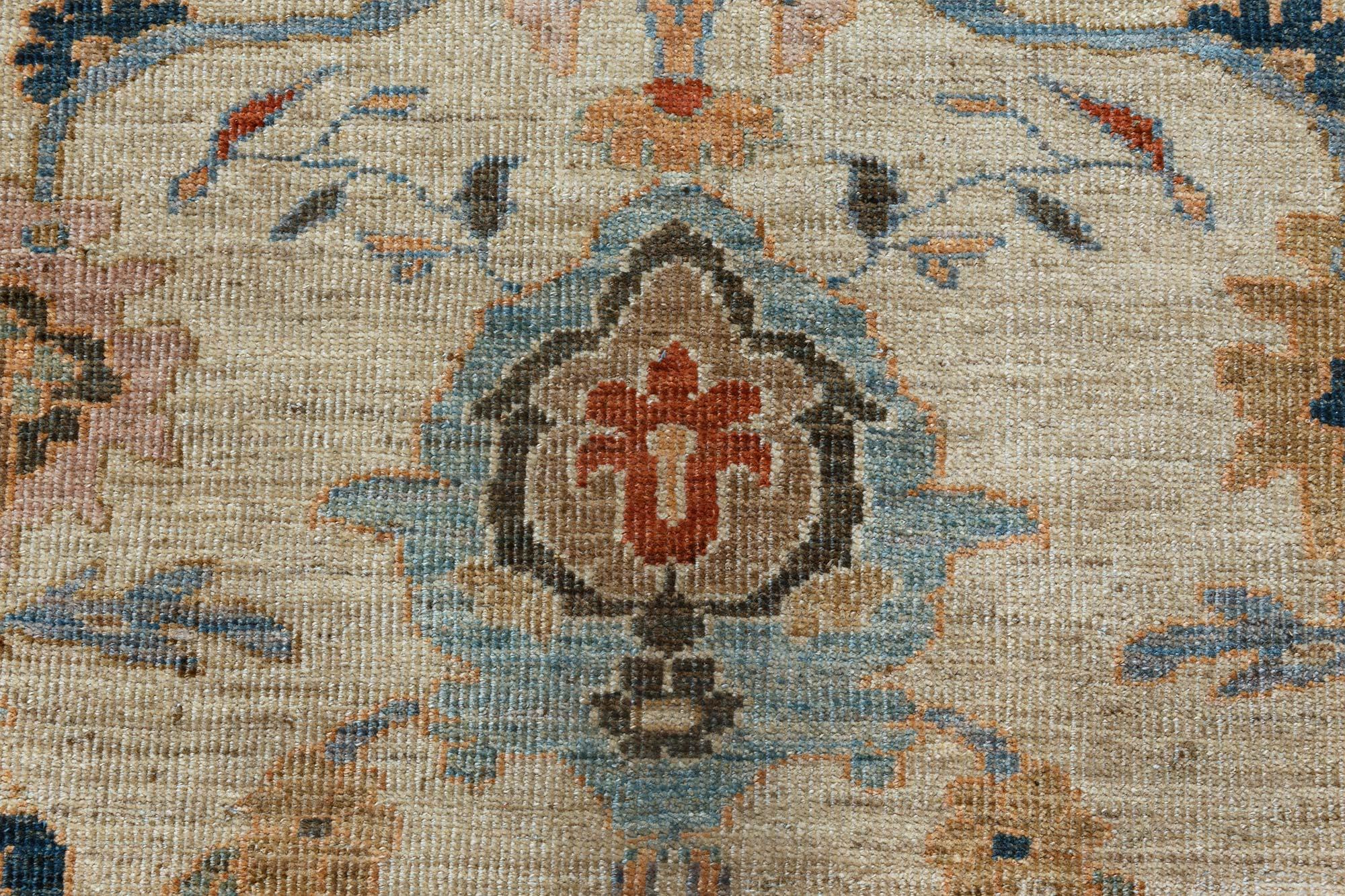 Tapis contemporain en laine fait main de style sultanabad par Doris Leslie Blau.
Taille : 8'10