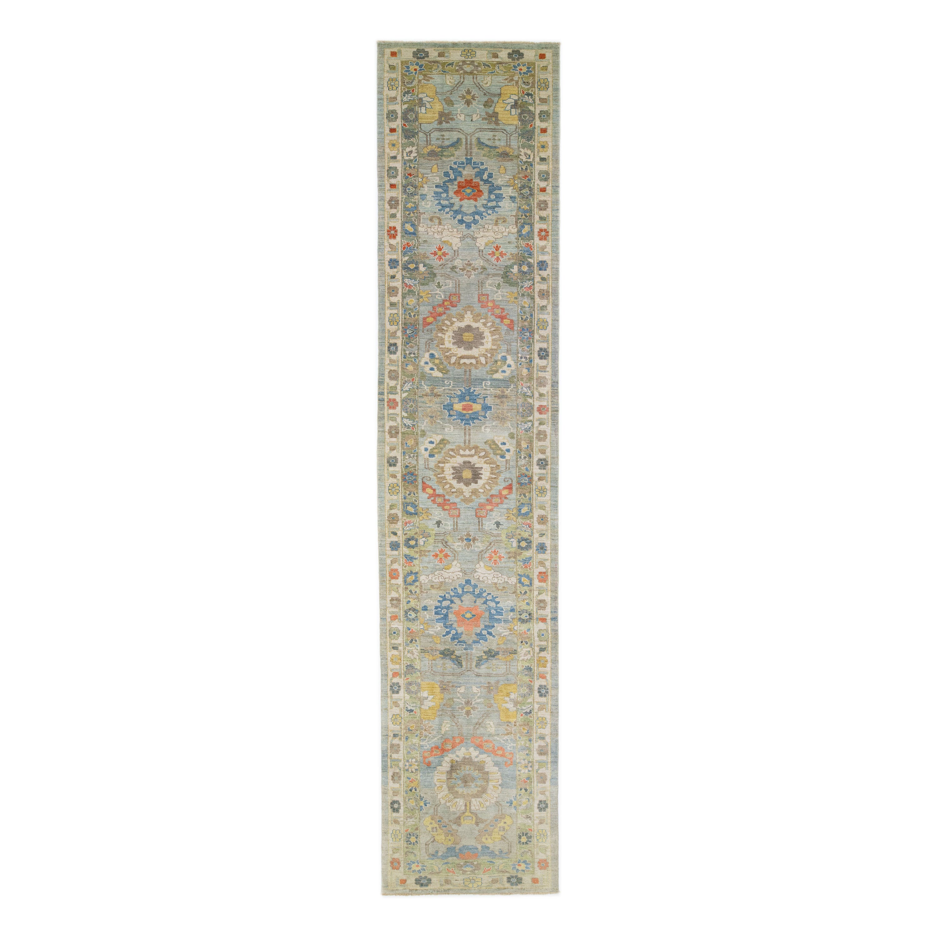 Runner contemporaneo in lana Sultanabad con disegno floreale multicolore