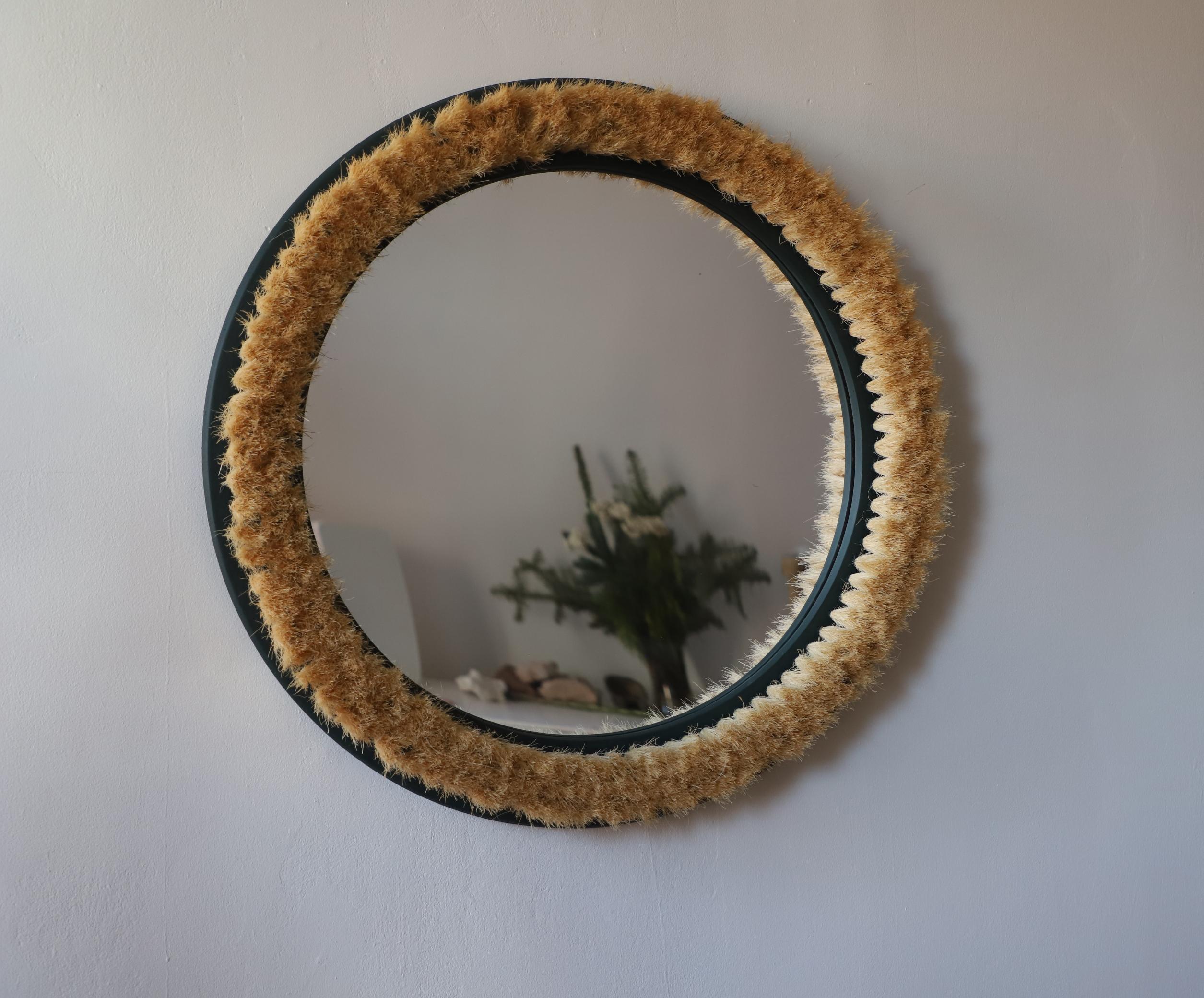 Américain Miroir contemporain en forme de brosse de style Sunburst par Studio Melrose en vente