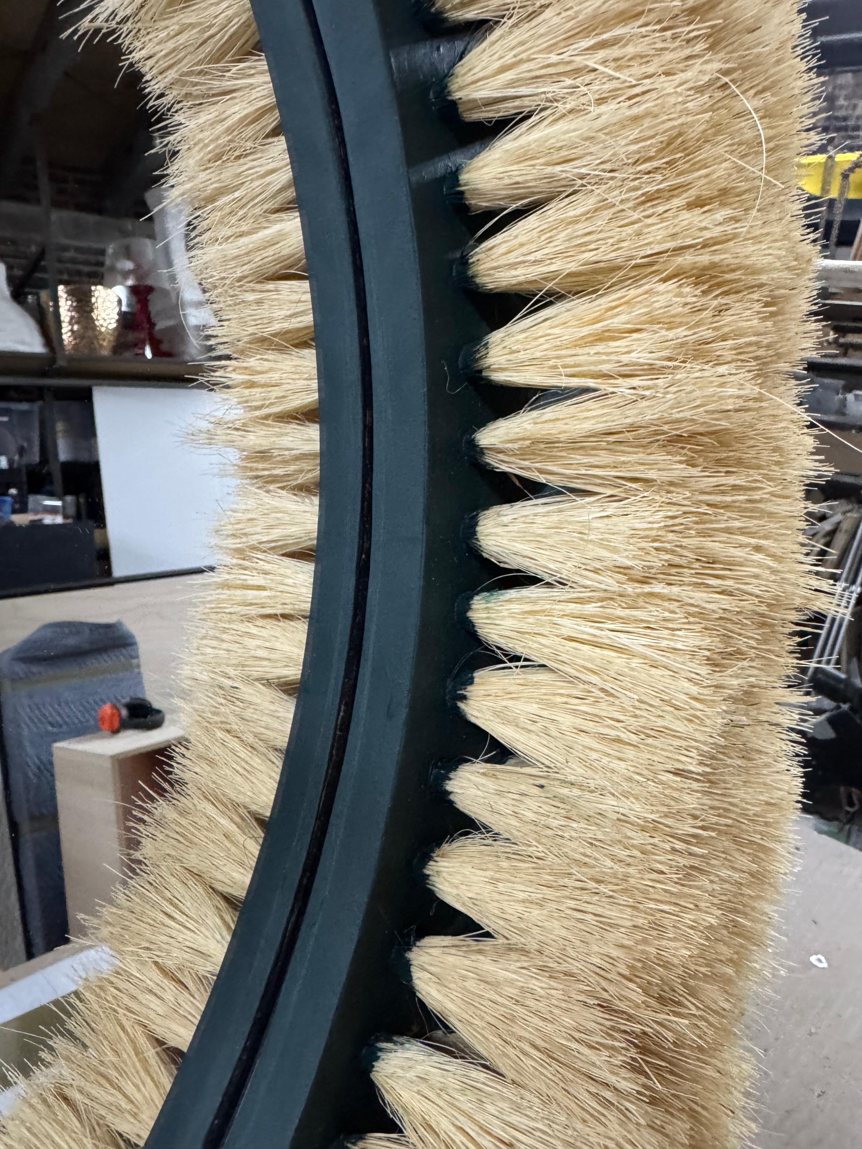 XXIe siècle et contemporain Miroir contemporain en forme de brosse de style Sunburst par Studio Melrose en vente
