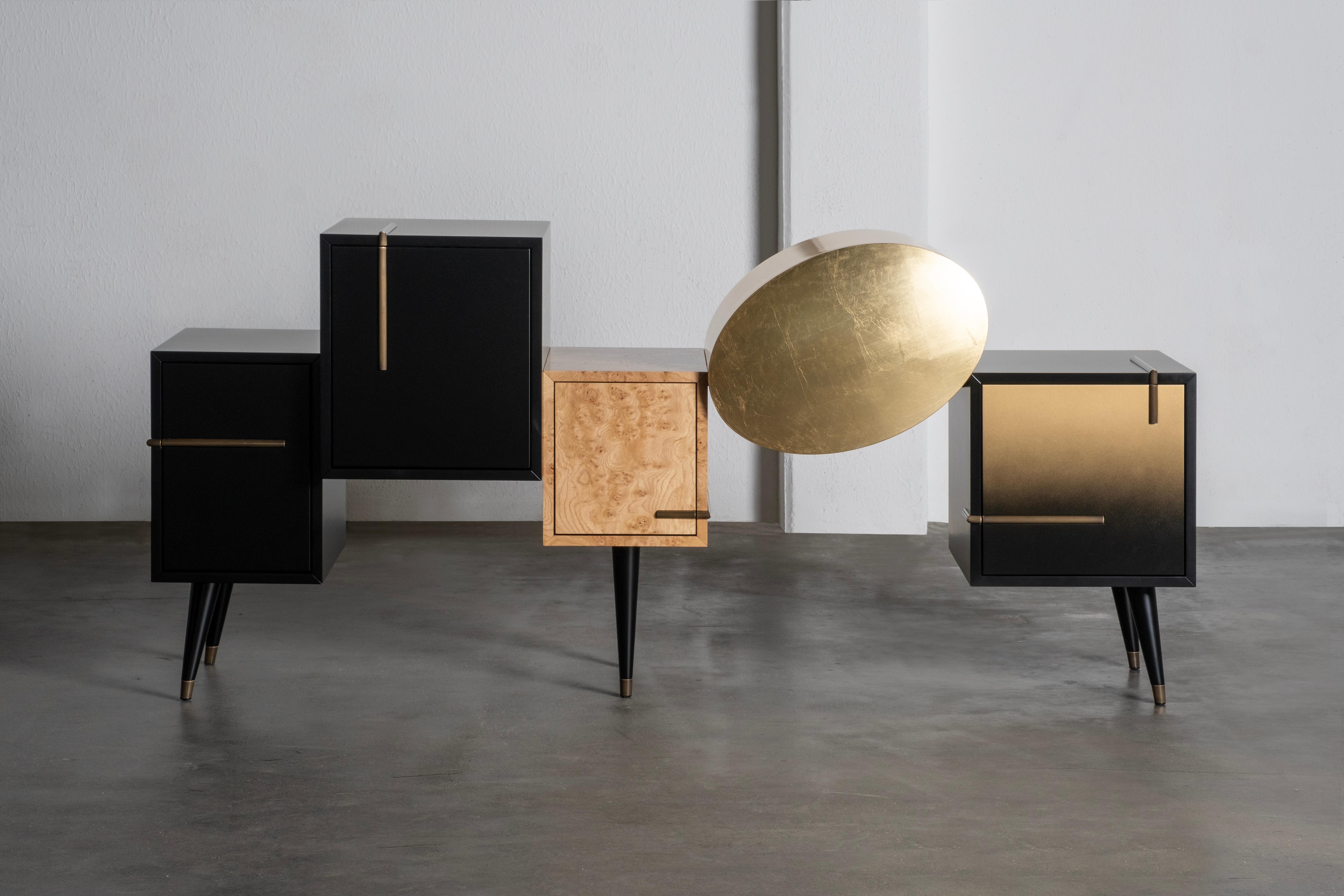 Spazzolato Credenza Sunshine contemporanea, nera, radice di Oak, fatta a mano da Greenapple in vendita