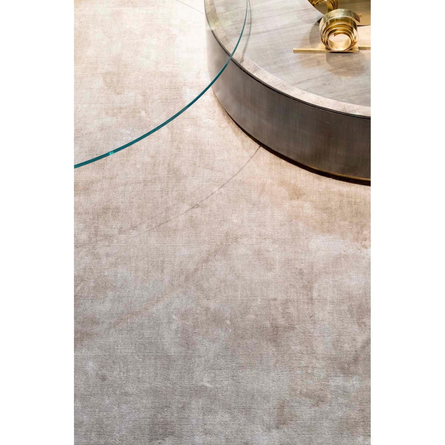 Modern Contemporary Sustainable Shiny Ecru Rug by Deanna Comellini In Stock 200x300 cm For Sale