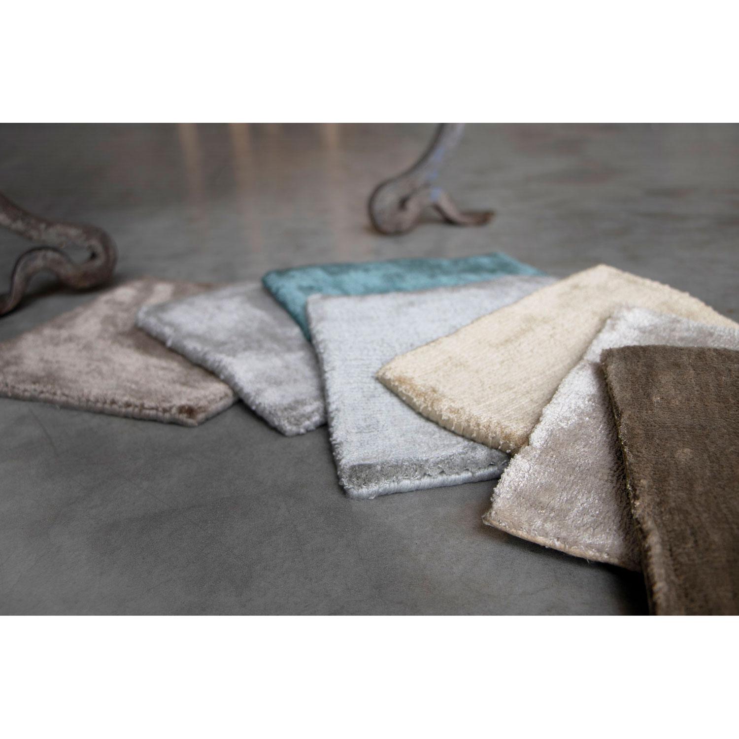 Hand-Woven Contemporary Sustainable Shiny Ecru Rug by Deanna Comellini In Stock 200x300 cm For Sale