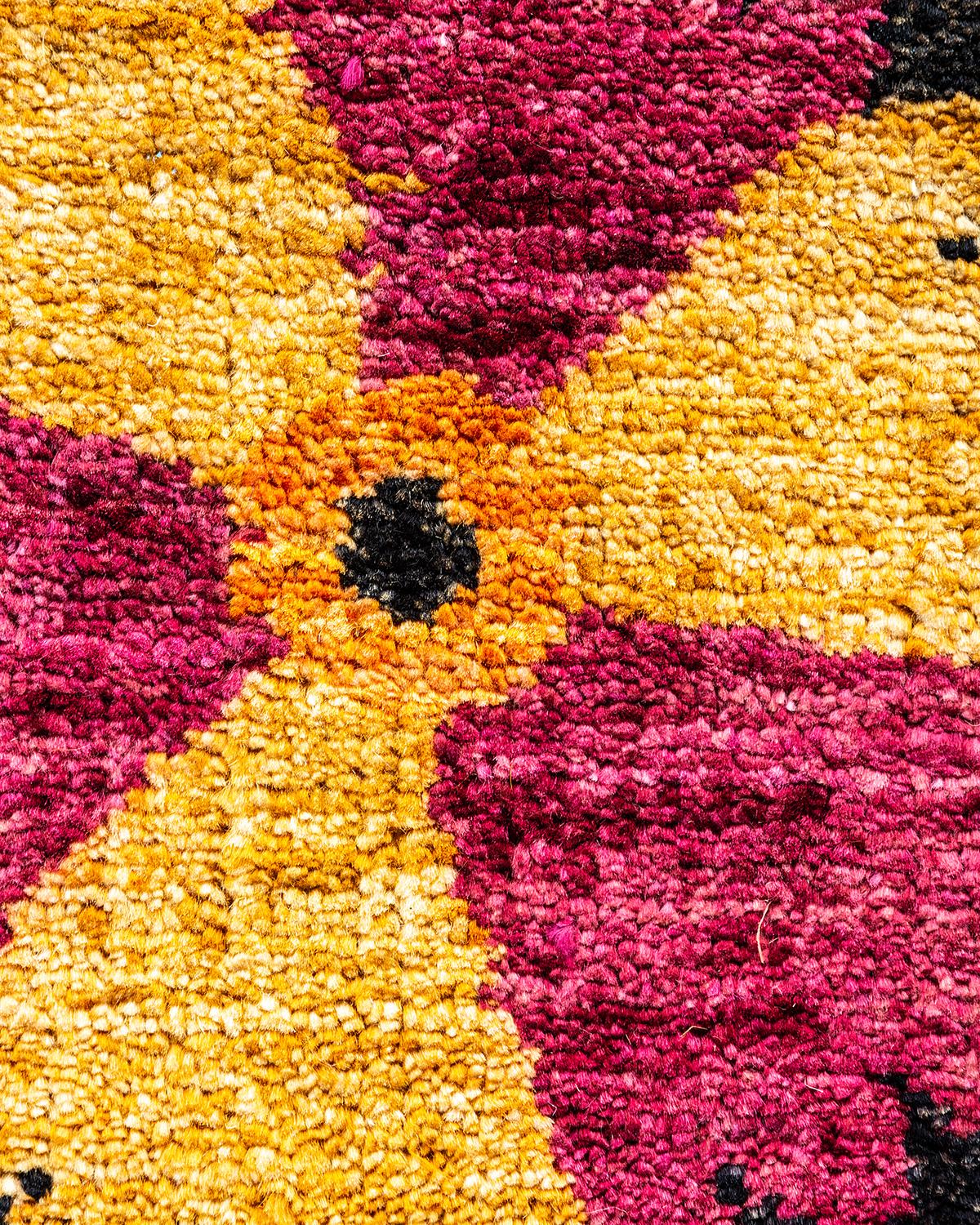 Contemporary Suzani Hand Knotted Wool Black Area Rug (Pakistanisch) im Angebot