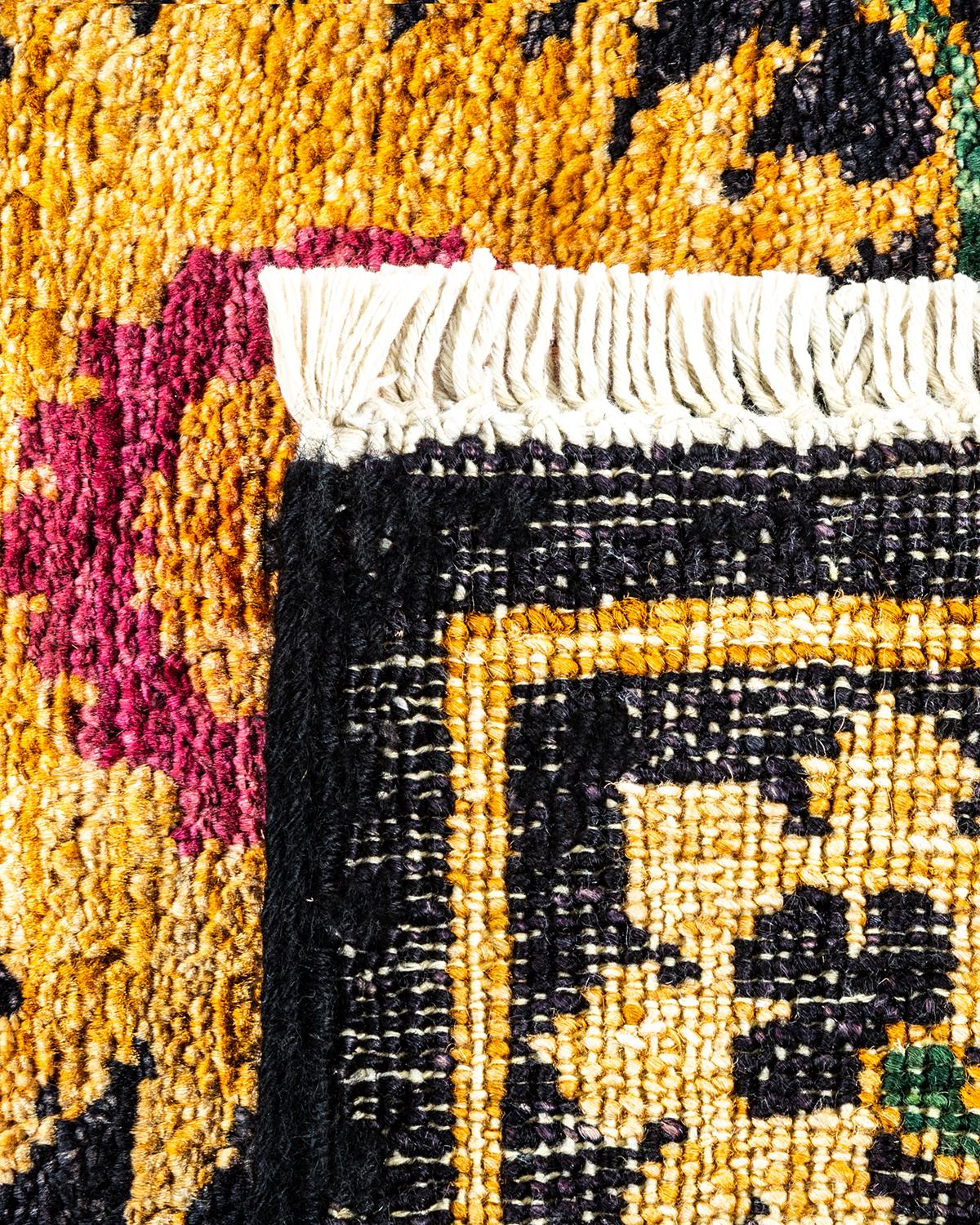 Contemporary Suzani Hand Knotted Wool Black Area Rug (21. Jahrhundert und zeitgenössisch) im Angebot