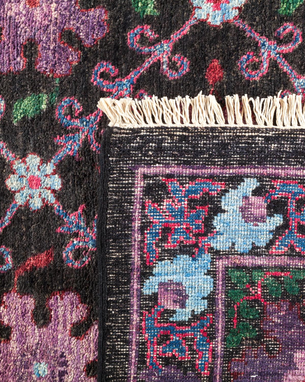 Contemporary Suzani Hand Knotted Wool Black Area Rug  (21. Jahrhundert und zeitgenössisch) im Angebot