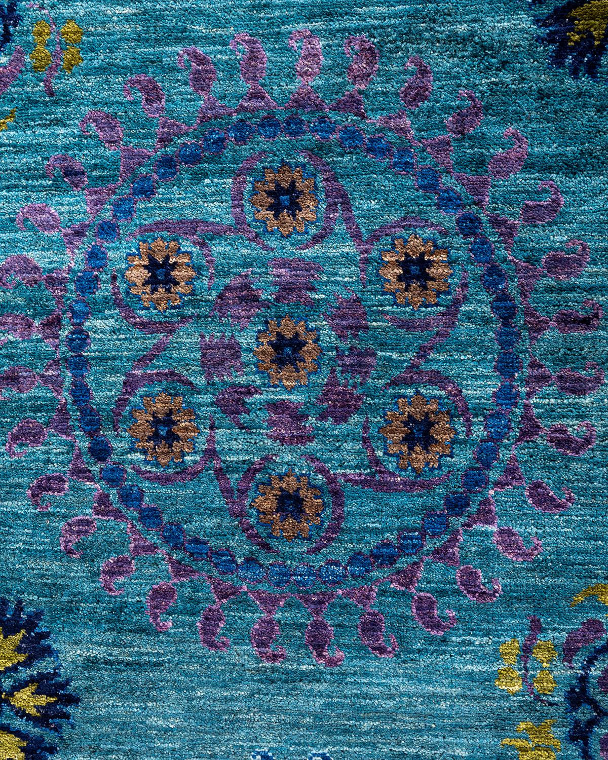 Contemporary Suzani Hand Knotted Wool Blue Area Rug  (Pakistanisch) im Angebot