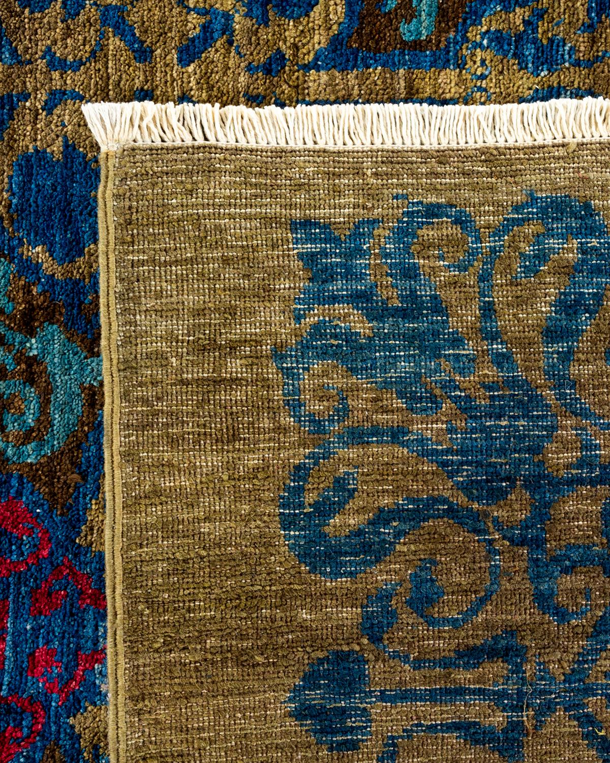 Contemporary Suzani Hand Knotted Wool Green Area Rug (21. Jahrhundert und zeitgenössisch) im Angebot