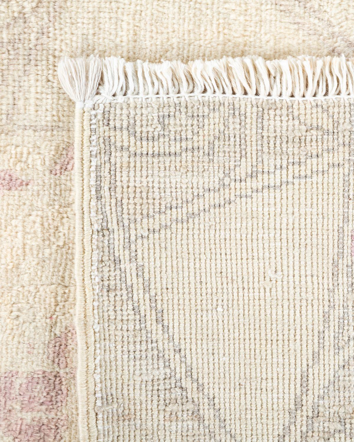 Contemporary Suzani Hand Knotted Wool Ivory Area Rug (21. Jahrhundert und zeitgenössisch) im Angebot