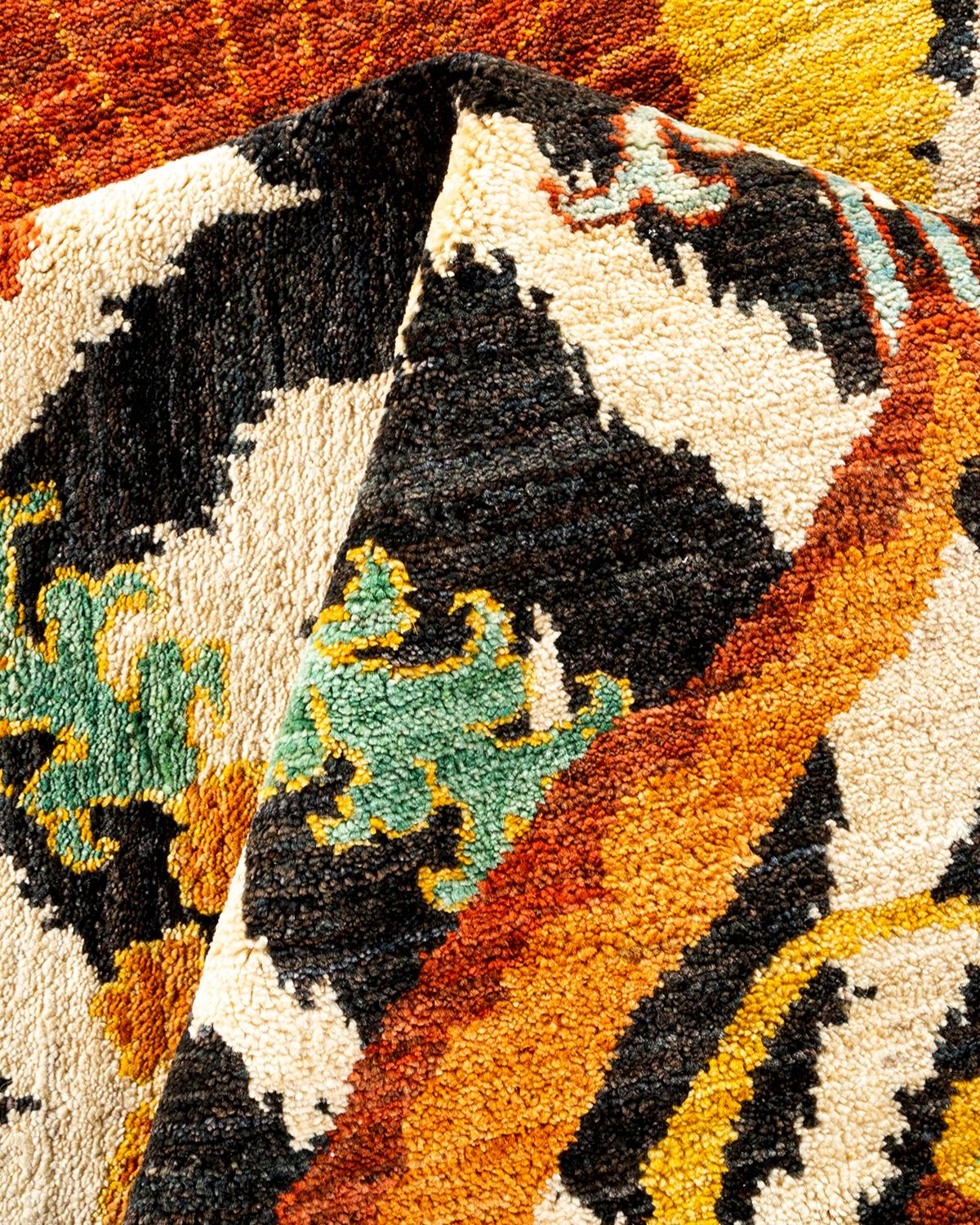 Tappeto contemporaneo Suzani in lana annodata a mano color avorio in vendita 1