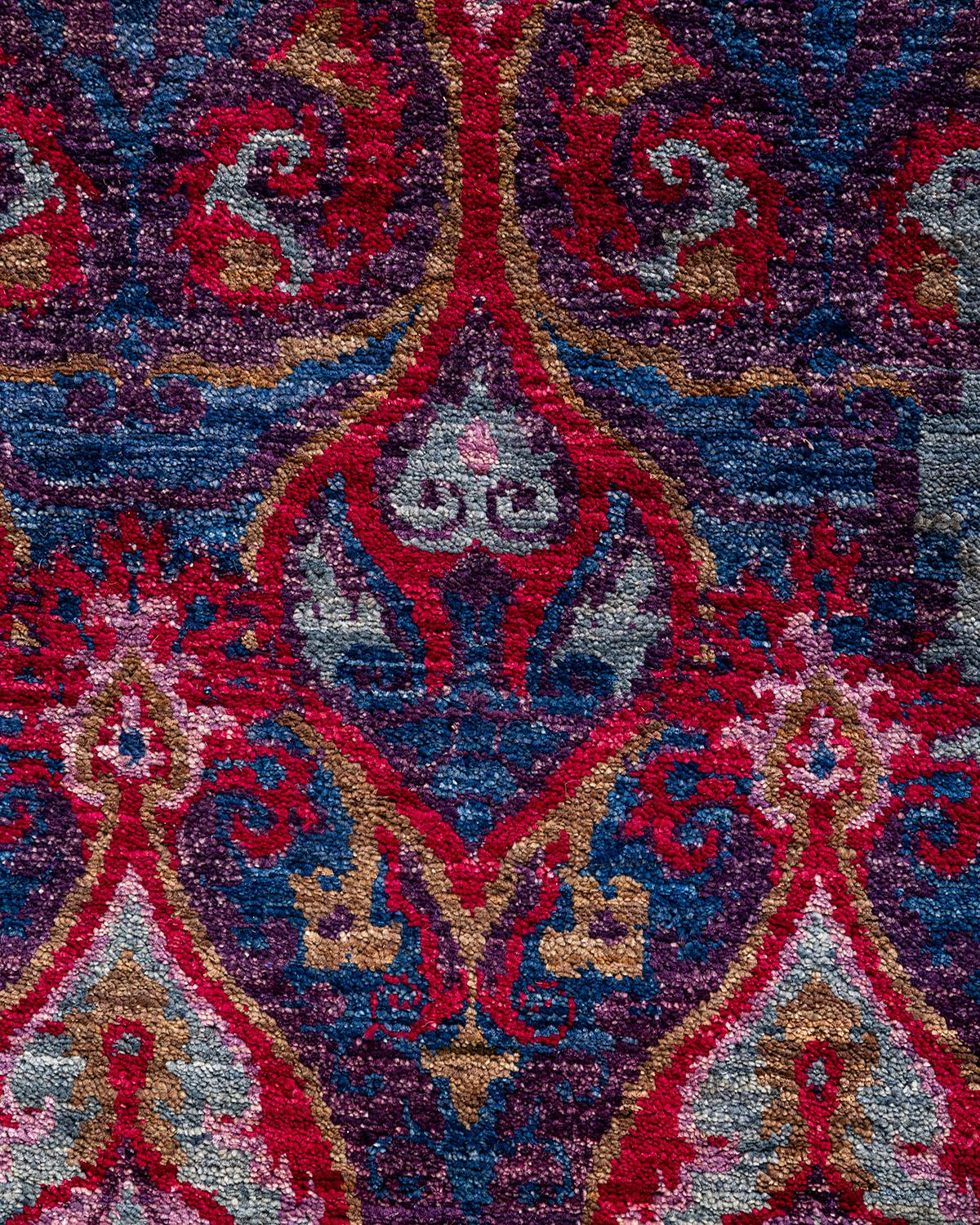 Contemporary Suzani Hand Knotted Wool Multi Area Rug  (Pakistanisch) im Angebot