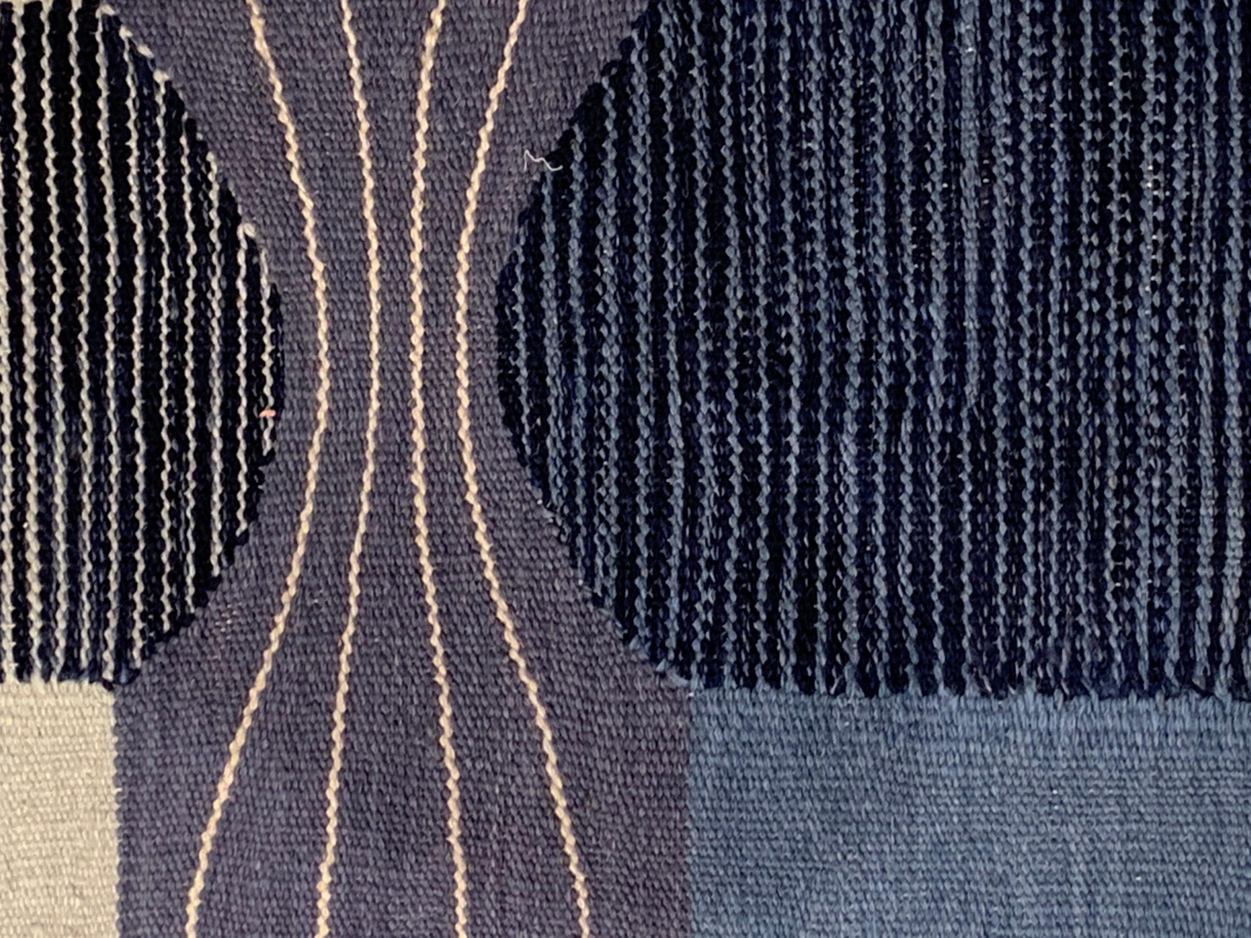 Contemporary Swedish Design Blauer und weißer Flachgewebe-Teppich von Doris Leslie Blau (Skandinavische Moderne) im Angebot