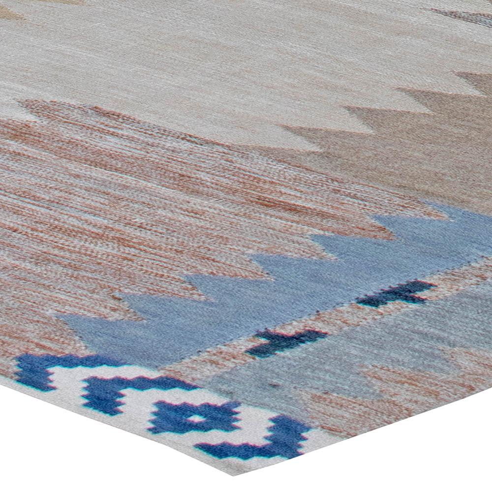 Annodato a mano Tappeto in lana a trama piatta dal design svedese contemporaneo di Doris Leslie Blau in vendita
