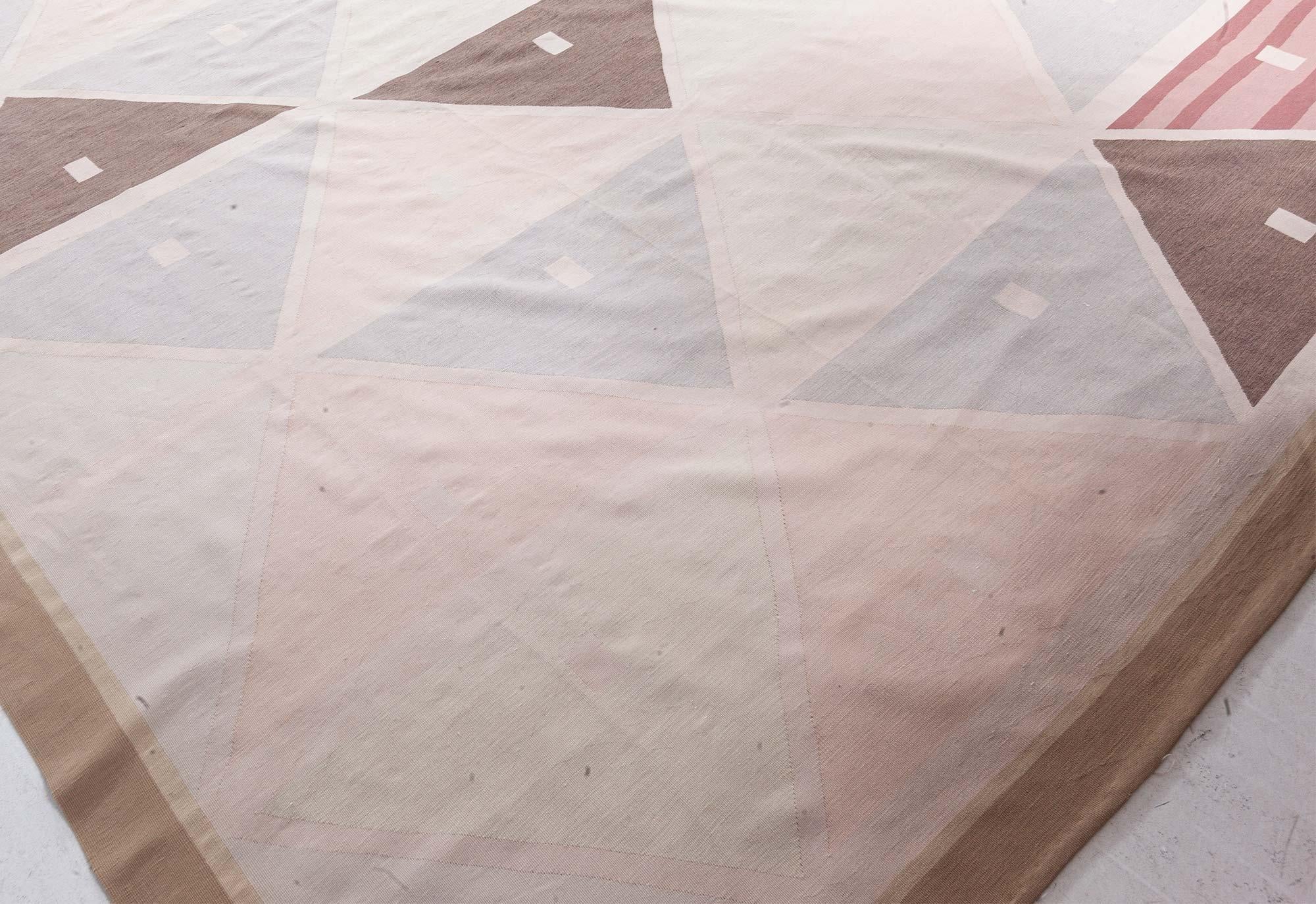 Scandinavo moderno Tappeto dal design svedese contemporaneo di Doris Leslie Blau in vendita