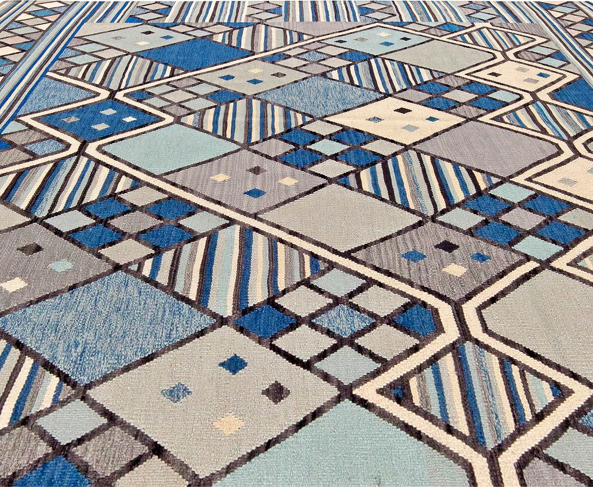 Contemporary Swedish inspired geometric rug by Doris Leslie Blau.
Size: 8'0