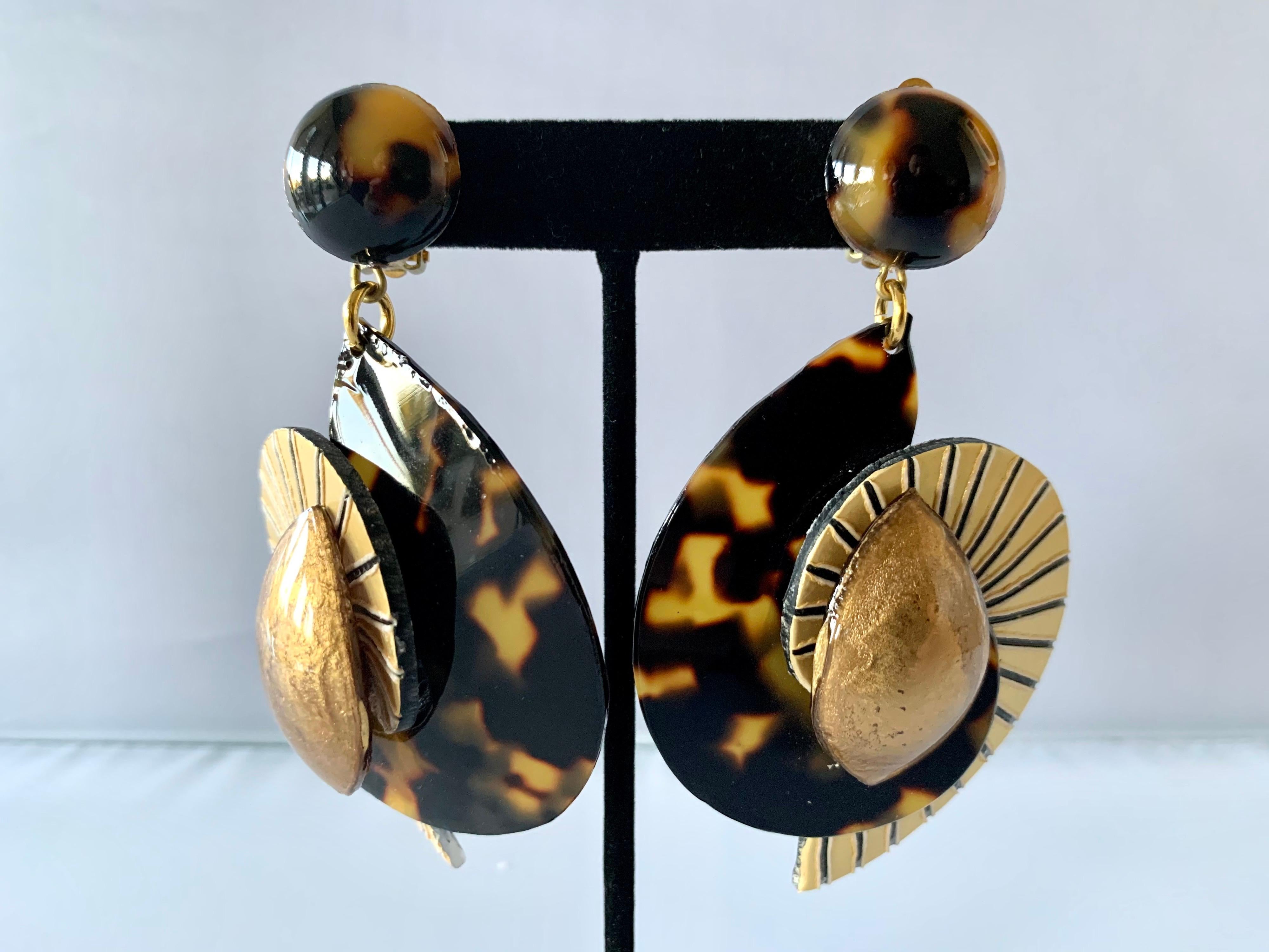 Contemporary Swirl Faux Tortoise Earrings  In New Condition In Palm Springs, CA