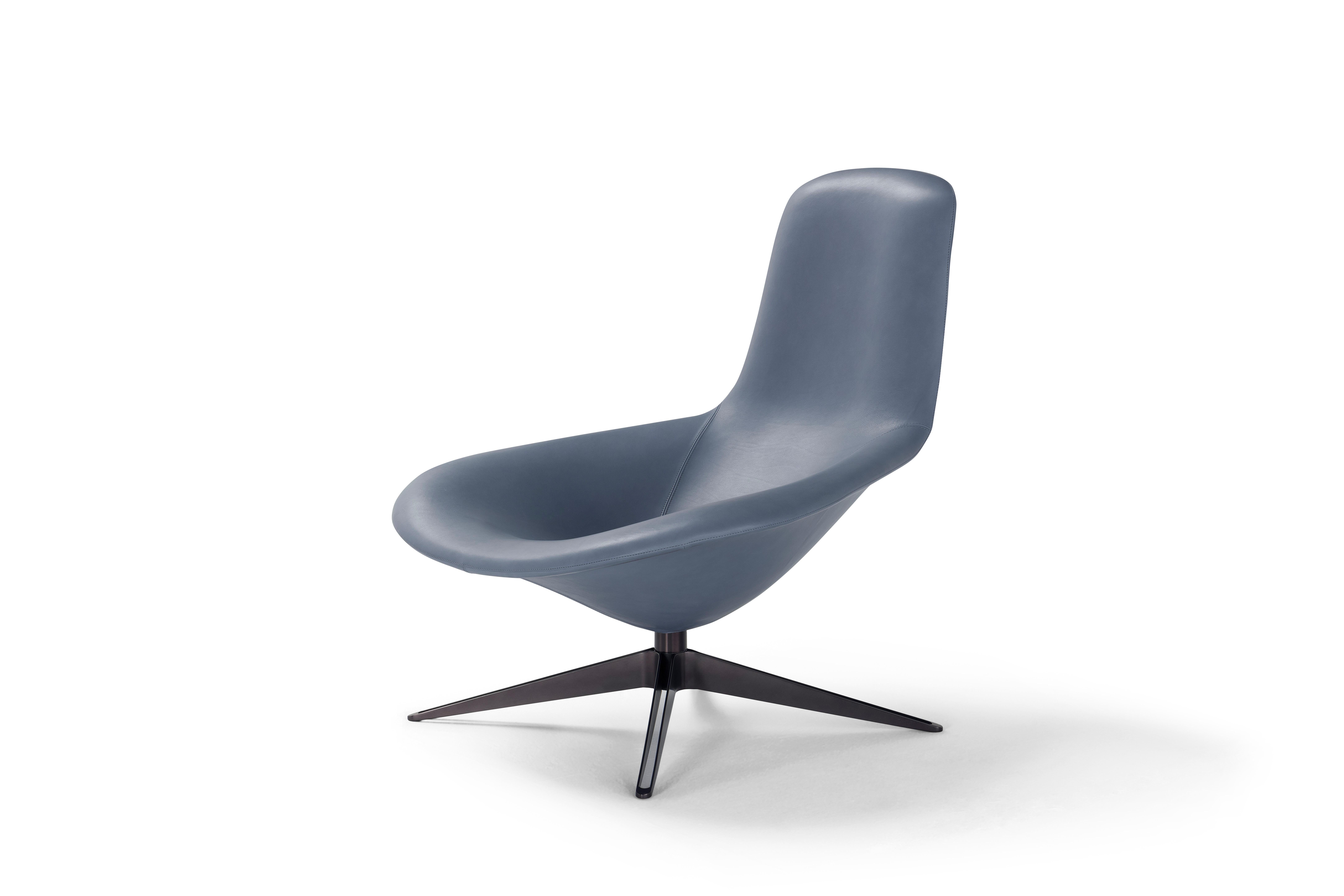 Zeitgenössischer drehbarer Sessel „Medea“ von Amura Lab, Leder im Angebot 1