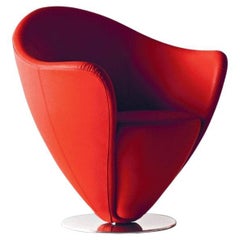 Sillón Giratorio Contemporáneo de Líneas Curvas y Base Metálica