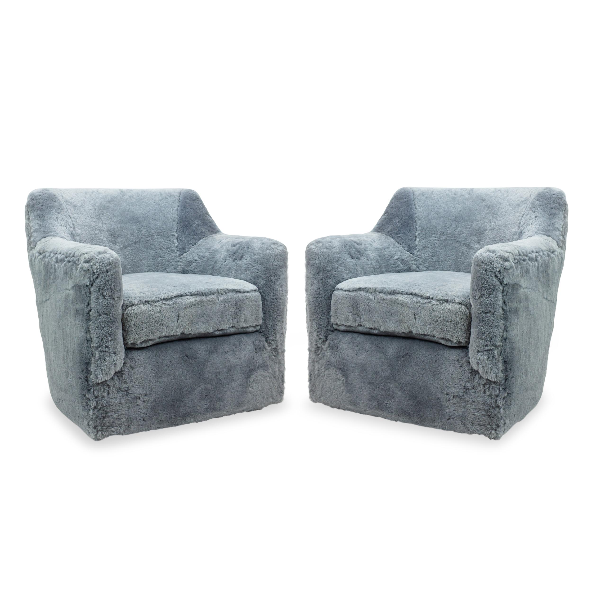 Contemporary Swivel Chair in Blue Gray Shearling For Sale 7
