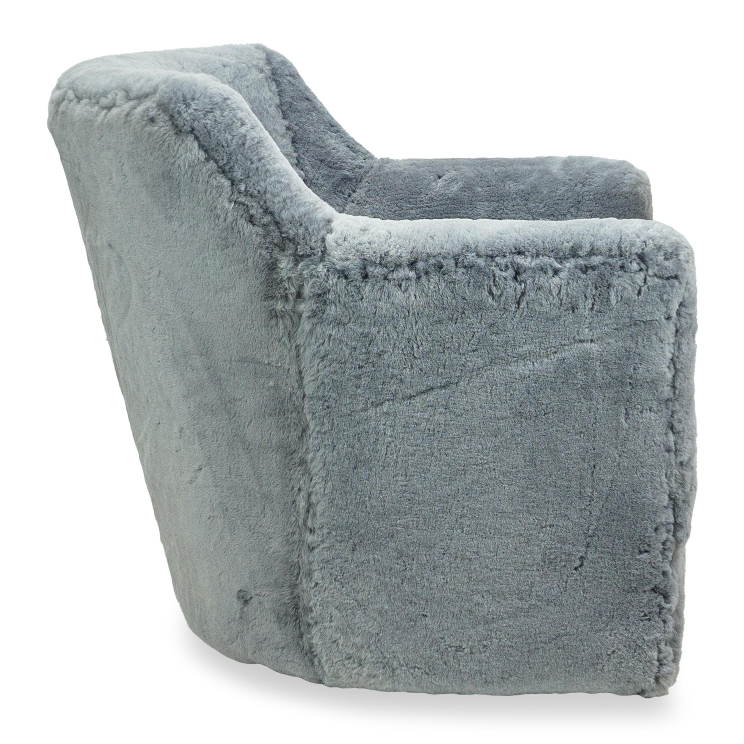 Contemporary Swivel Chair in Blue Gray Shearling For Sale 2