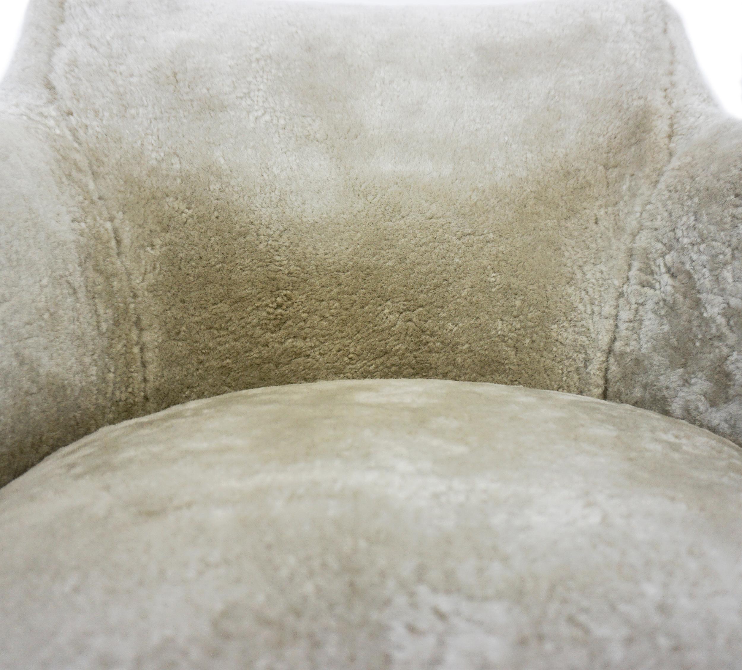 Contemporary Swivel Chair in Shearling, Customizable In New Condition For Sale In Greenwich, CT