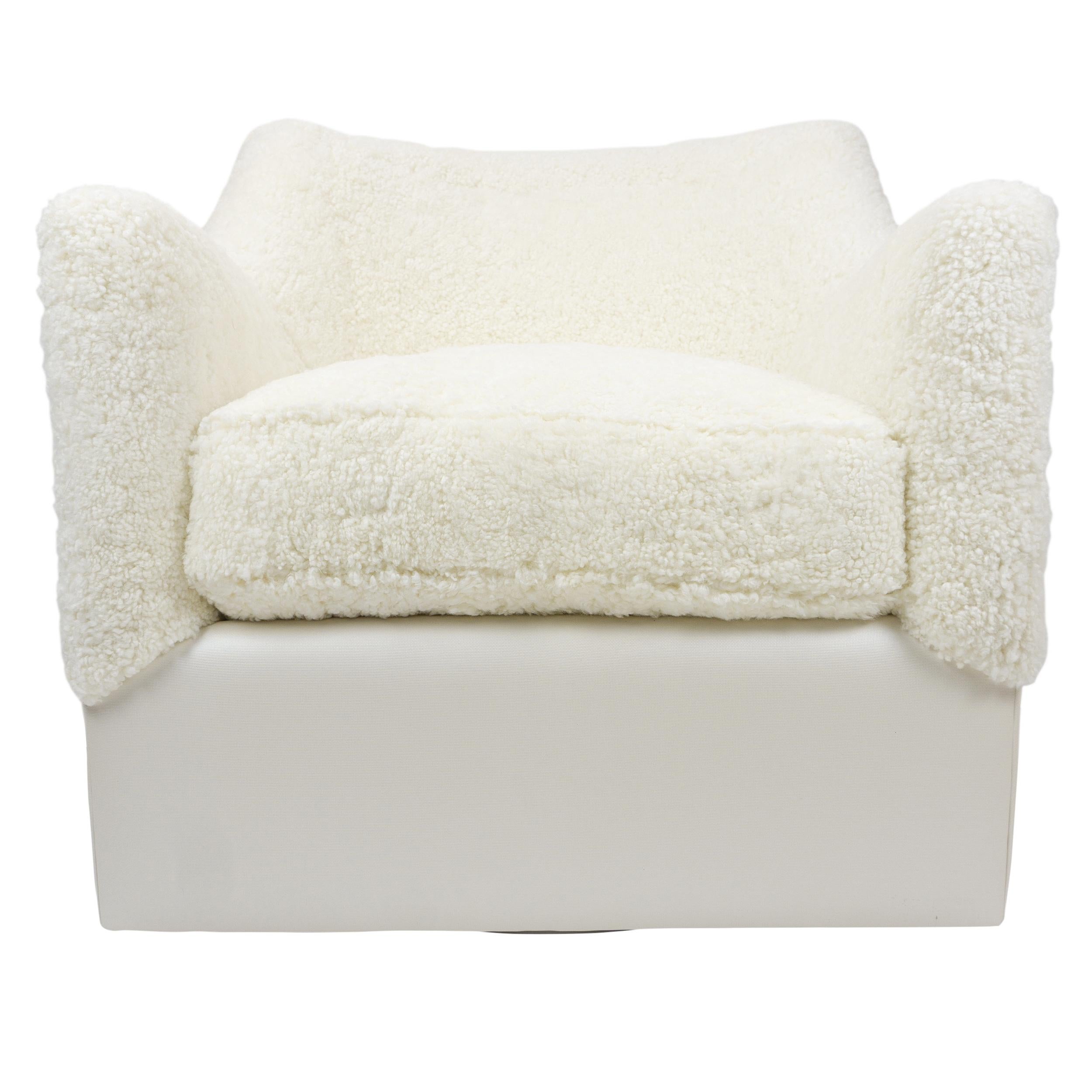 Contemporary Swivel Chair in White Shearling and Vinyl Back For Sale 8