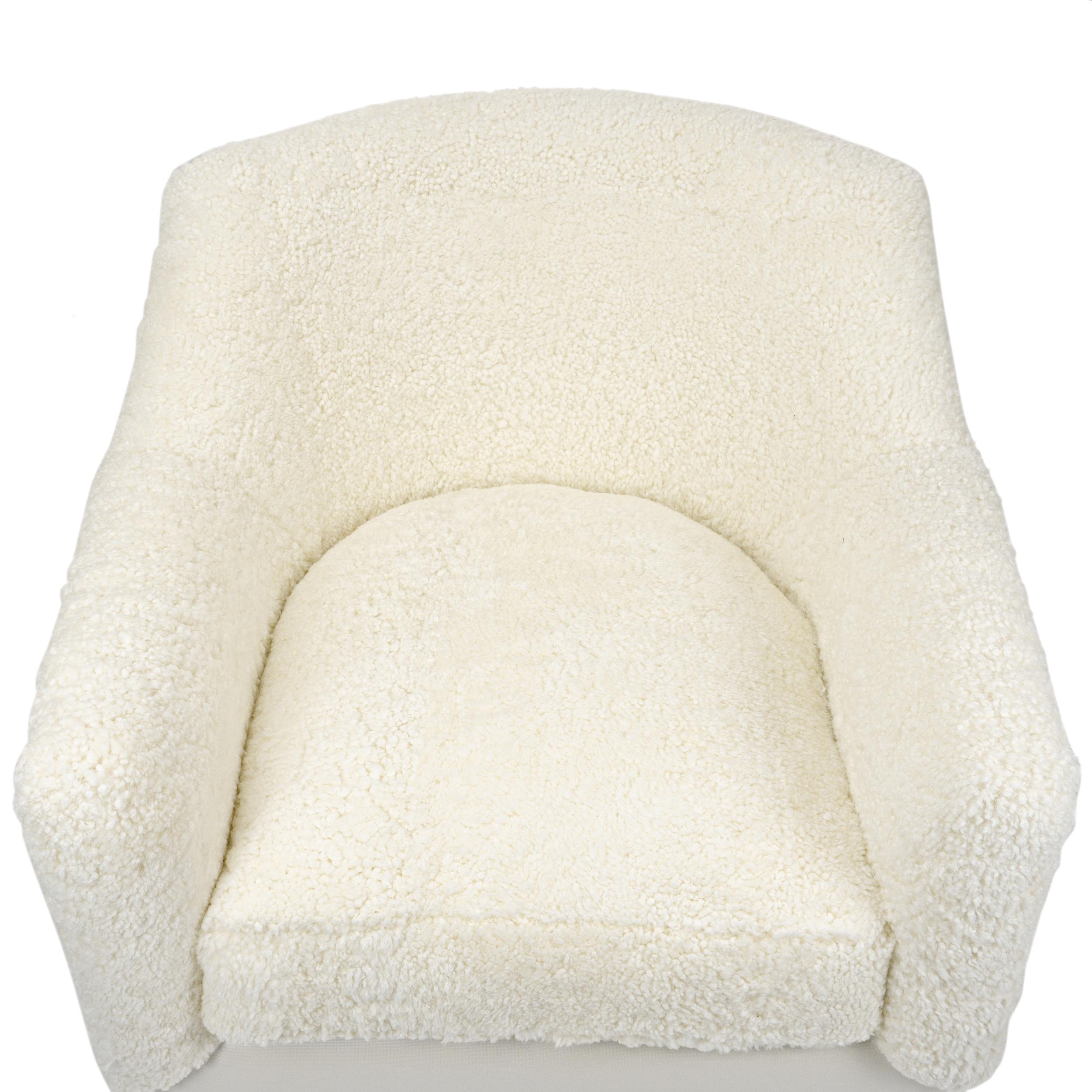 Contemporary Swivel Chair in White Shearling and Vinyl Back For Sale 9
