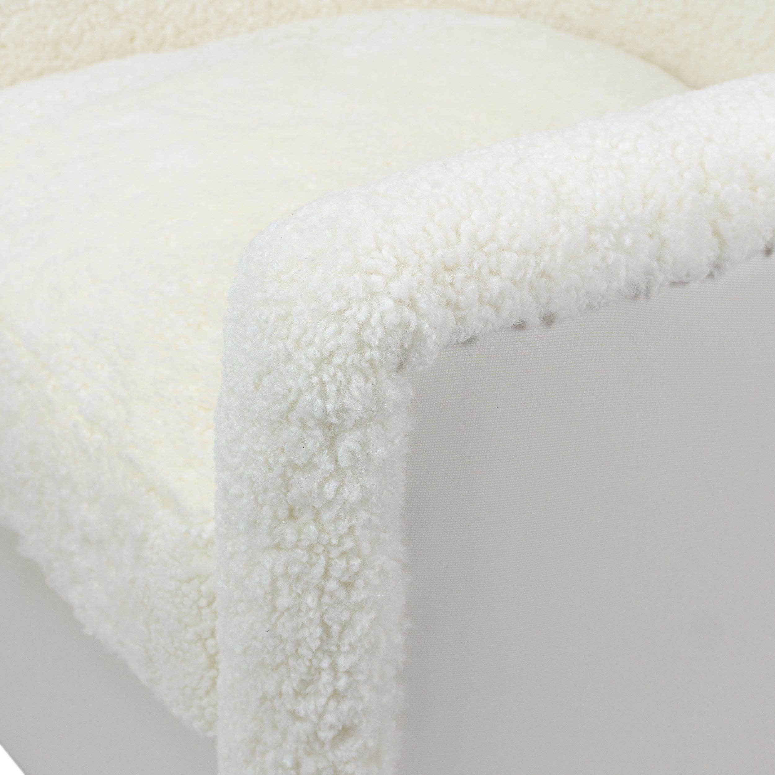 Contemporary Swivel Chair in White Shearling and Vinyl Back For Sale 11