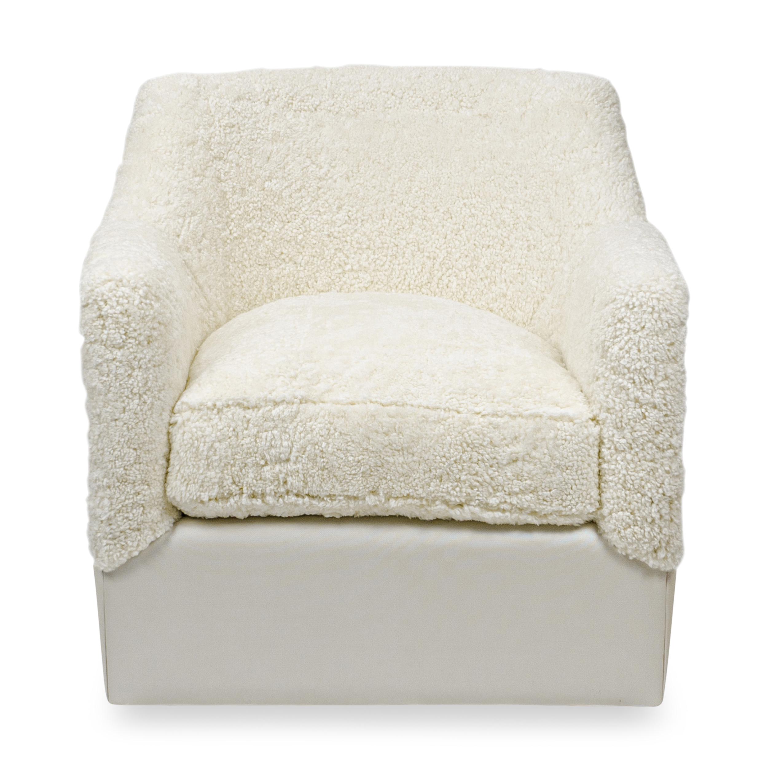 Contemporary Swivel Chair in White Shearling and Vinyl Back In New Condition For Sale In Greenwich, CT