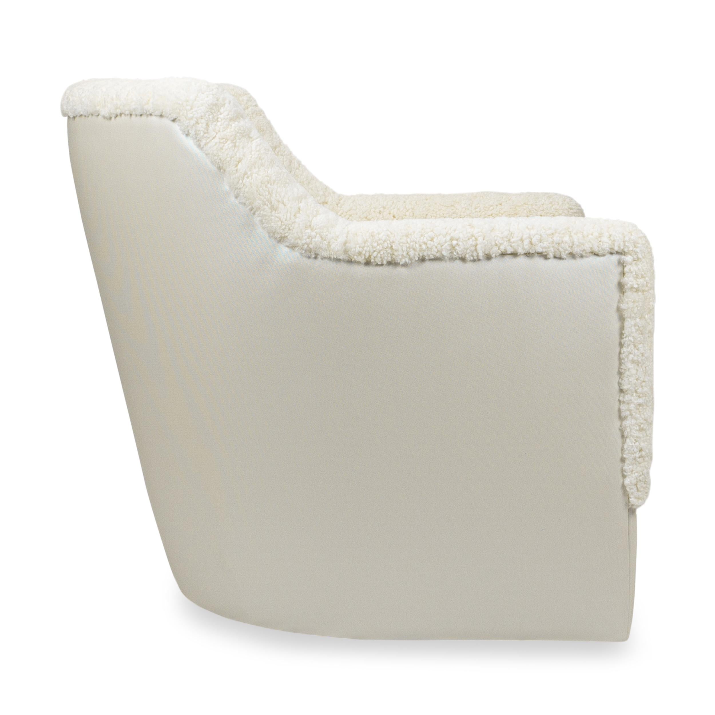 Contemporary Swivel Chair in White Shearling and Vinyl Back For Sale 1