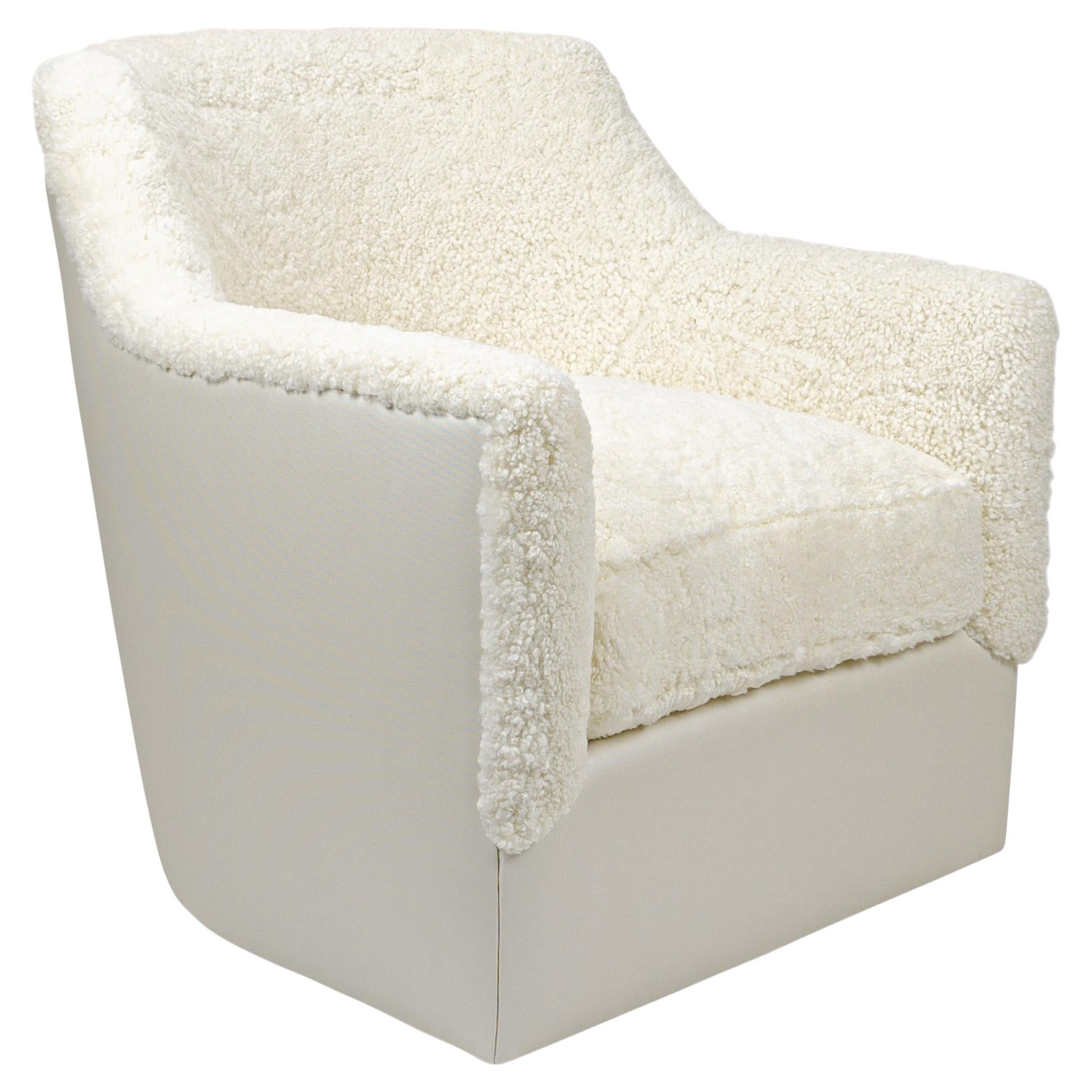 Contemporary Swivel Chair in White Shearling and Vinyl Back For Sale