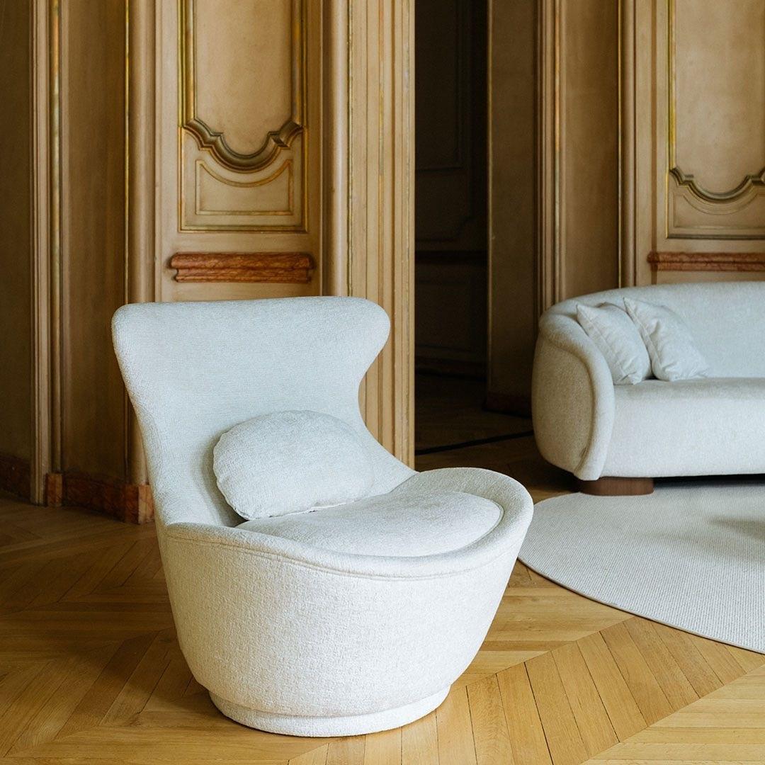 Contemporary Swivel Lounge Chair In Custom Velvet Colors For Sale 1