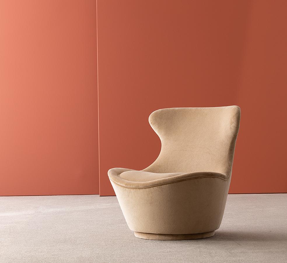 Contemporary Swivel Lounge Chair In Custom Velvet Colors For Sale 3