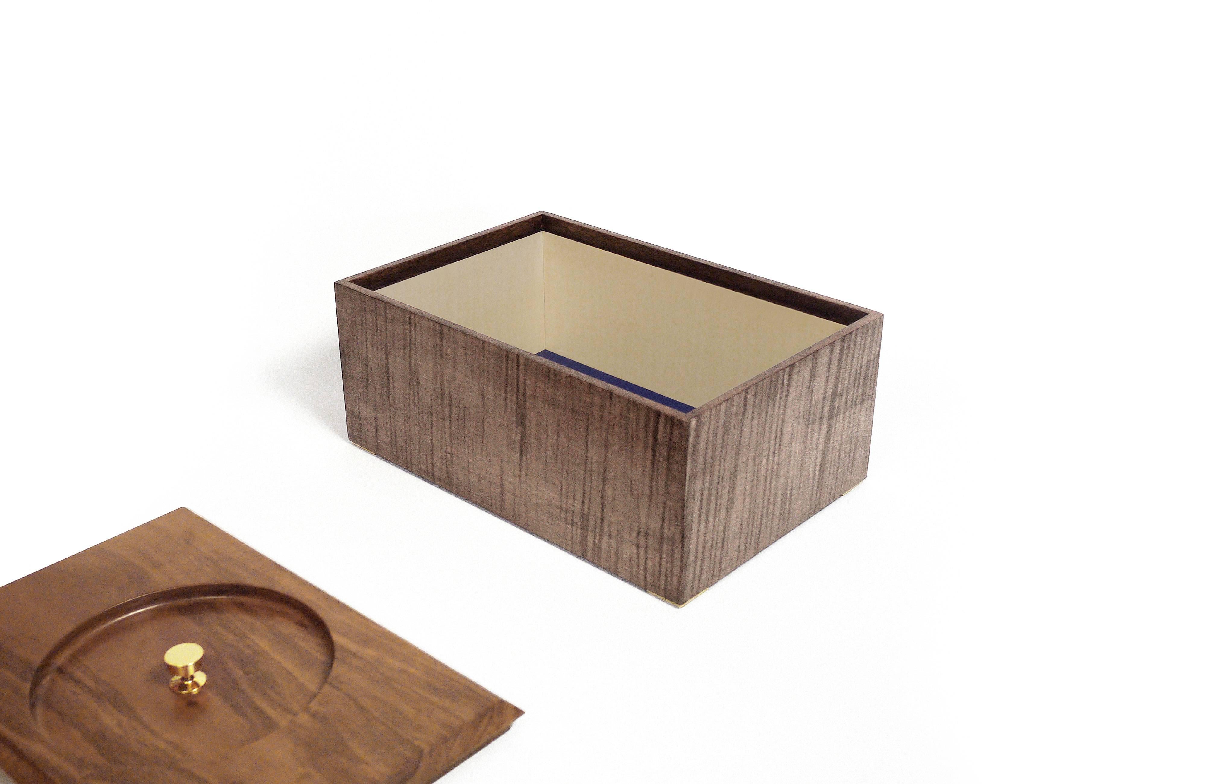 Part of Les Few's Vanina Vanini collection, this contemporary, sycamore and brass, modern, Minimalist wood box is made by artisans in Sweden. The box comes with the choice of a leather interior in granite grey, anthracite, navy, powder pink and