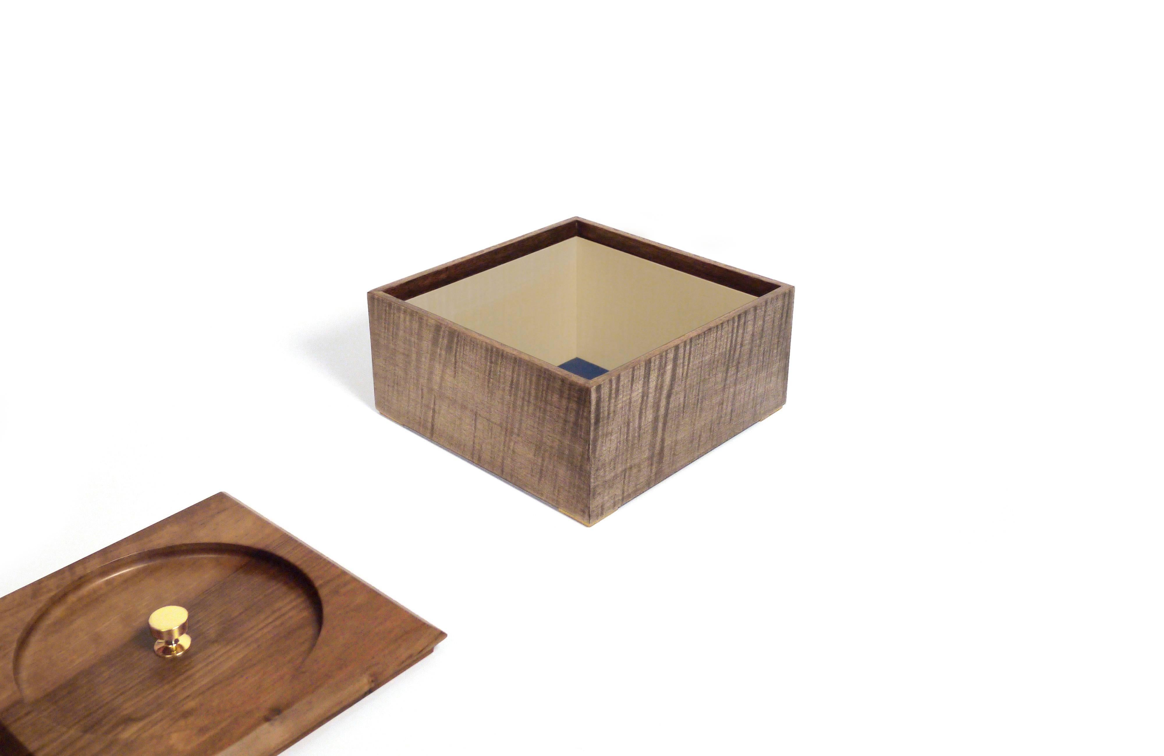 Part of Les Few's Vanina Vanini collection, this contemporary, sycamore and brass, modern, Minimalist wood box is made by artisans in Sweden. The box comes with the choice of a leather interior in granite grey, anthracite, navy, powder pink and