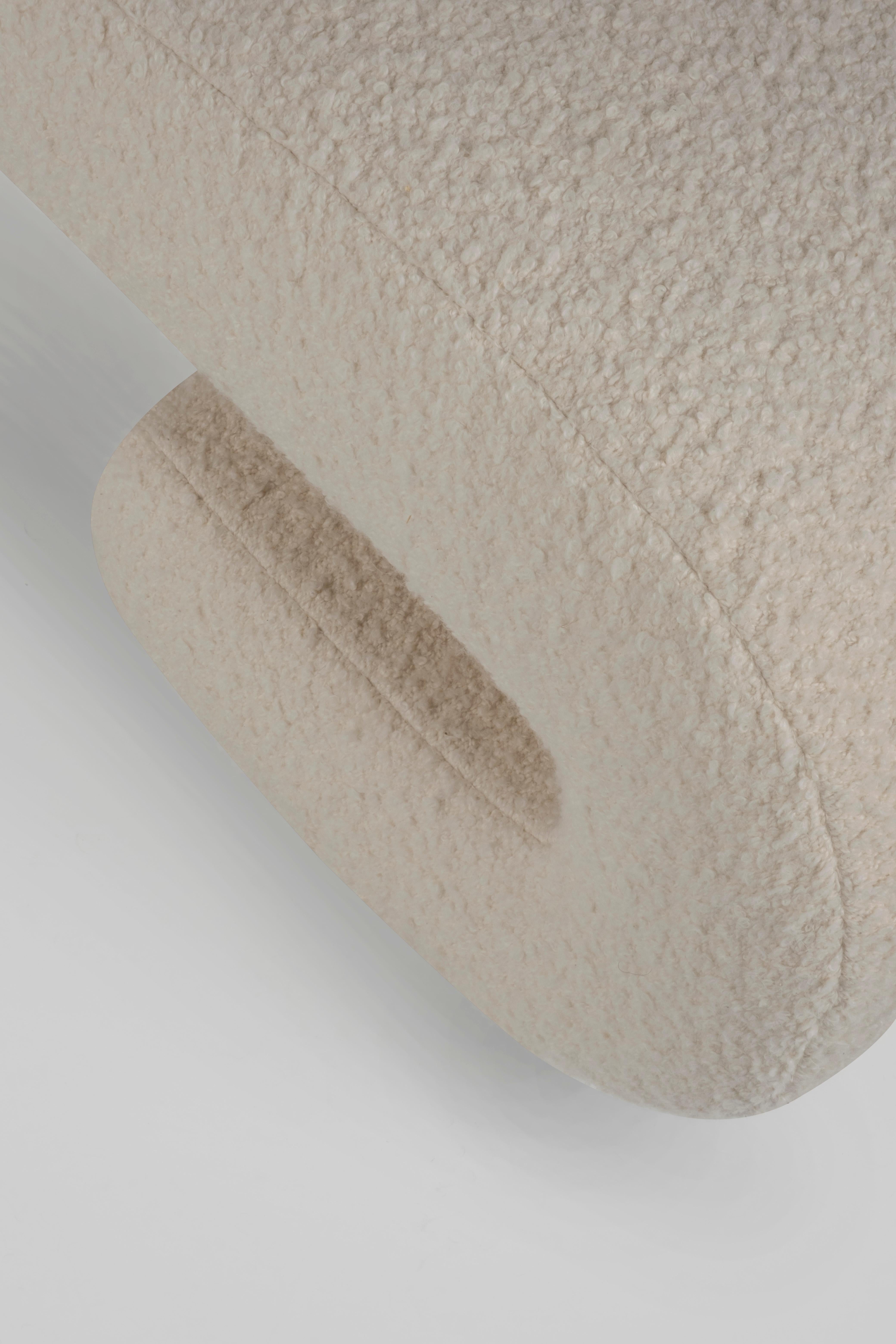 Chaise longue contemporaine T50, laine blanche bouclée, faite à la main par Greenapple en vente 7