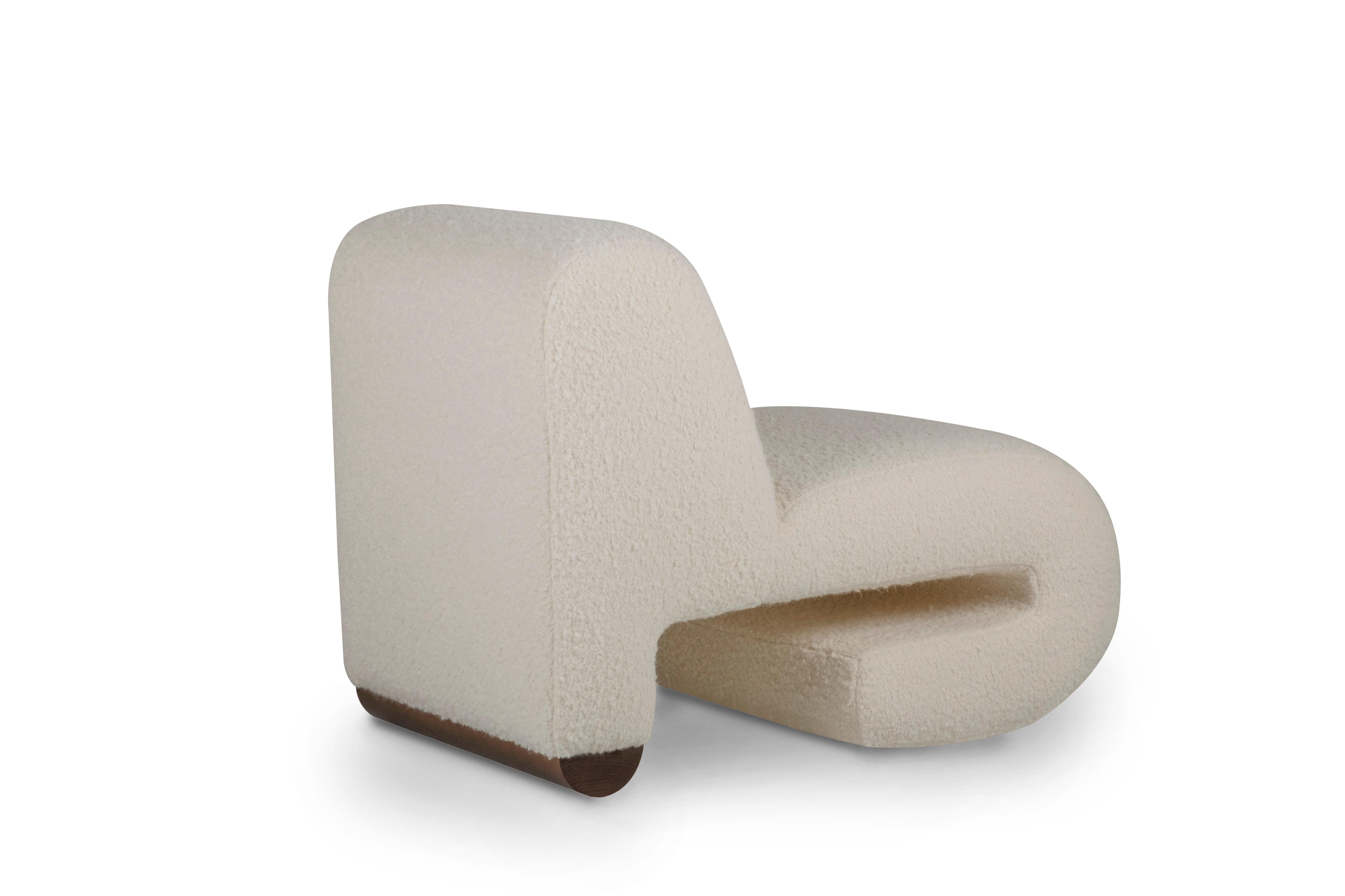 Brossé Chaise longue contemporaine T50, laine blanche bouclée, faite à la main par Greenapple en vente