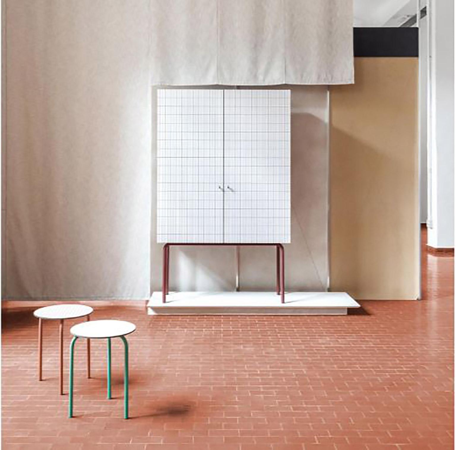 Zeitgenössischer Tisch Karo-Oberflächentextur bedruckt:: Bauhaus-inspirierte Struktur (Italienisch) im Angebot