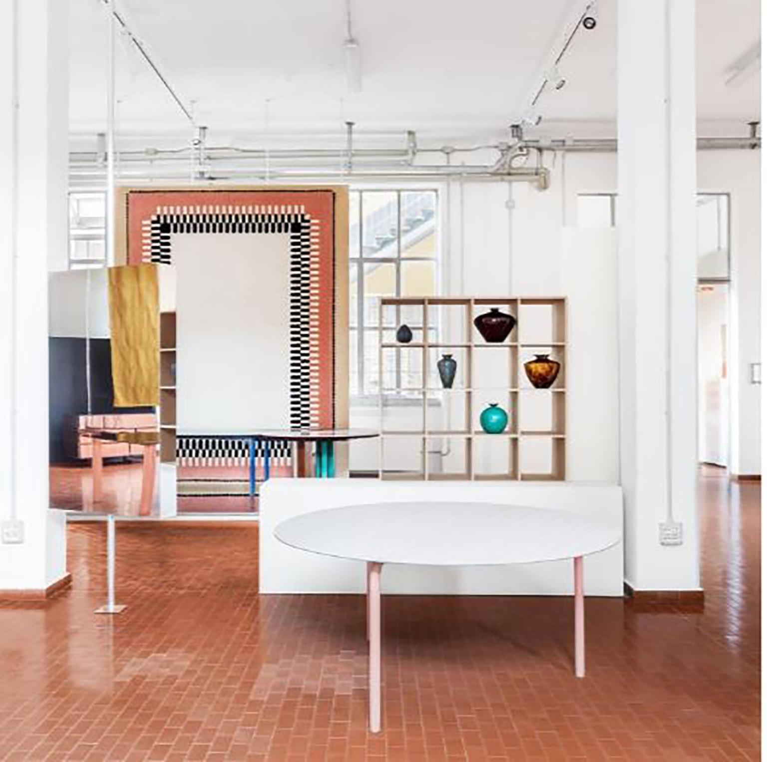 Peint Table contemporaine Check Surface Texture imprimée:: structure inspirée du Bauhaus en vente