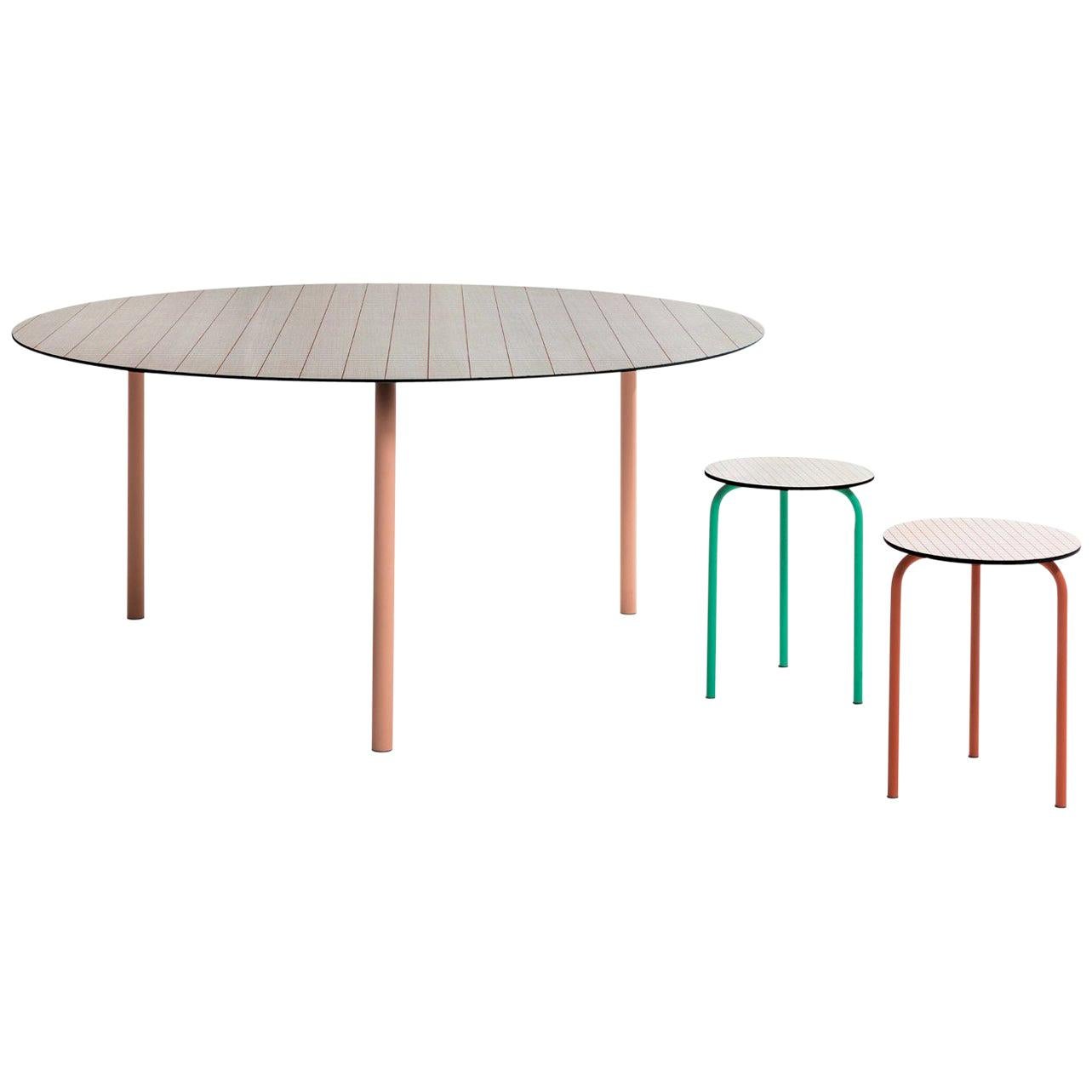 Contemporary Table Check Surface Texture Printed, Bauhaus-Inspired Structure im Angebot