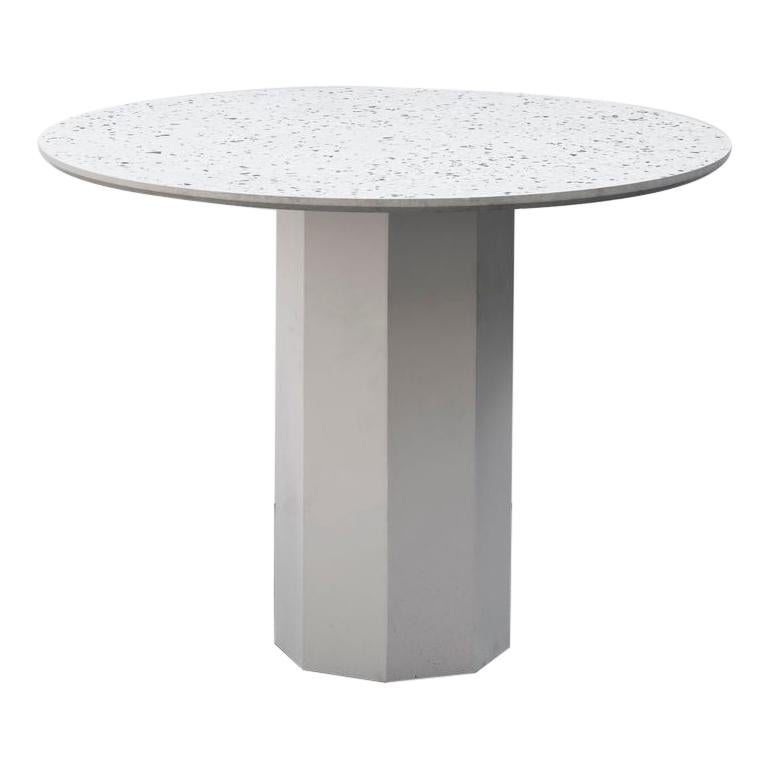 Table contemporaine 'Gong' en terrazzo blanc