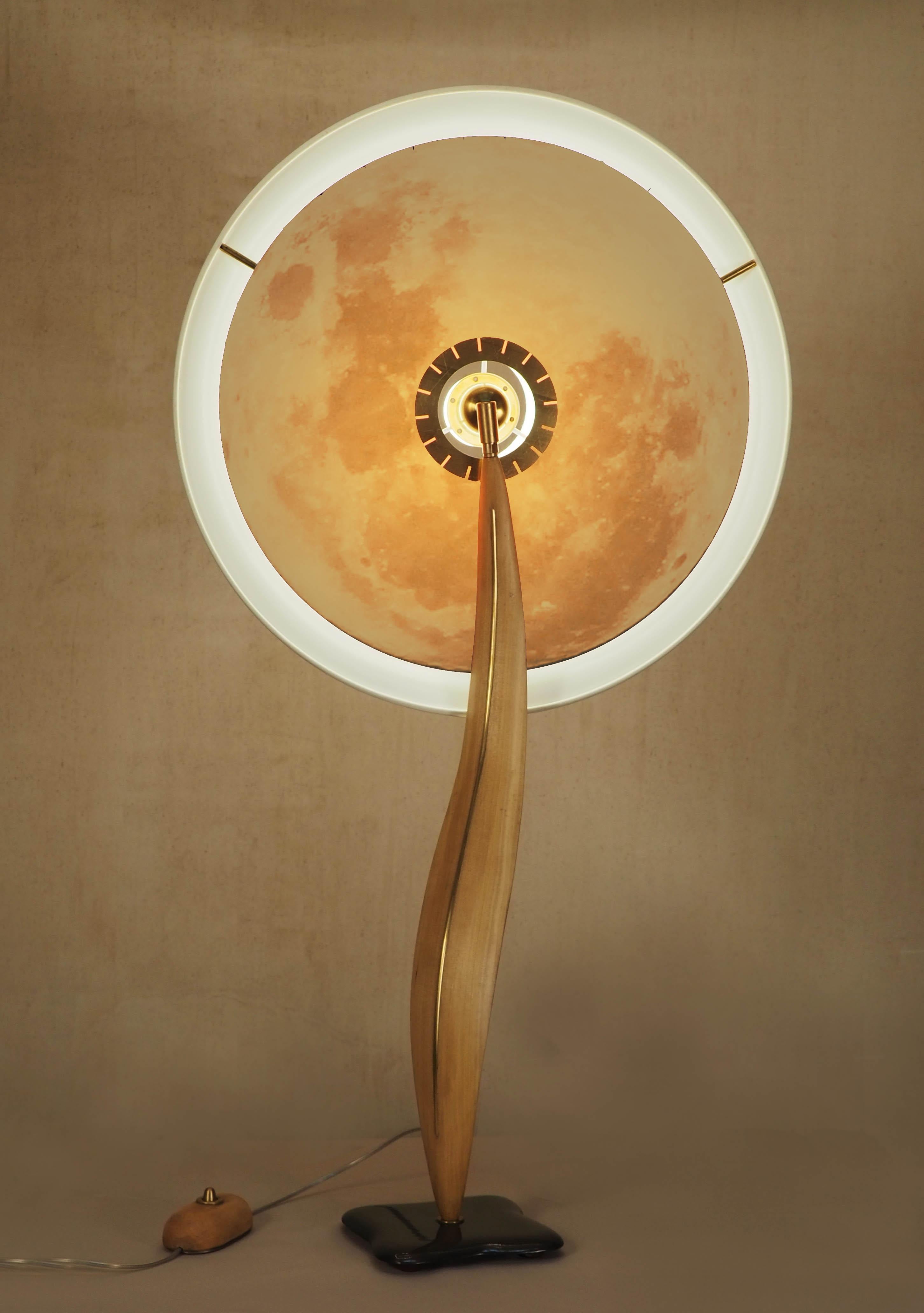 Zeitgenössische Tischlampe „Big Madame Swo“ von Oma Light Design, Barcelona im Zustand „Neu“ im Angebot in Girona, ES